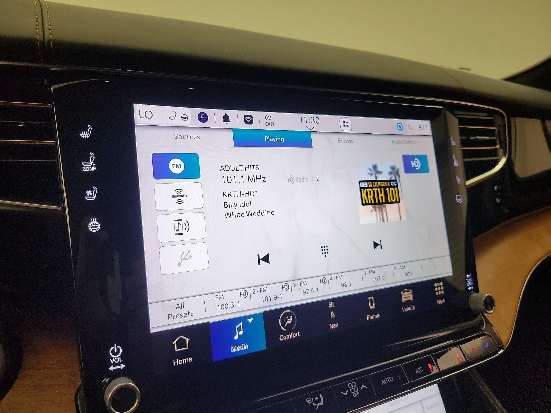 Thumbnail: 2022 Jeep Grand Wagoneer - 15