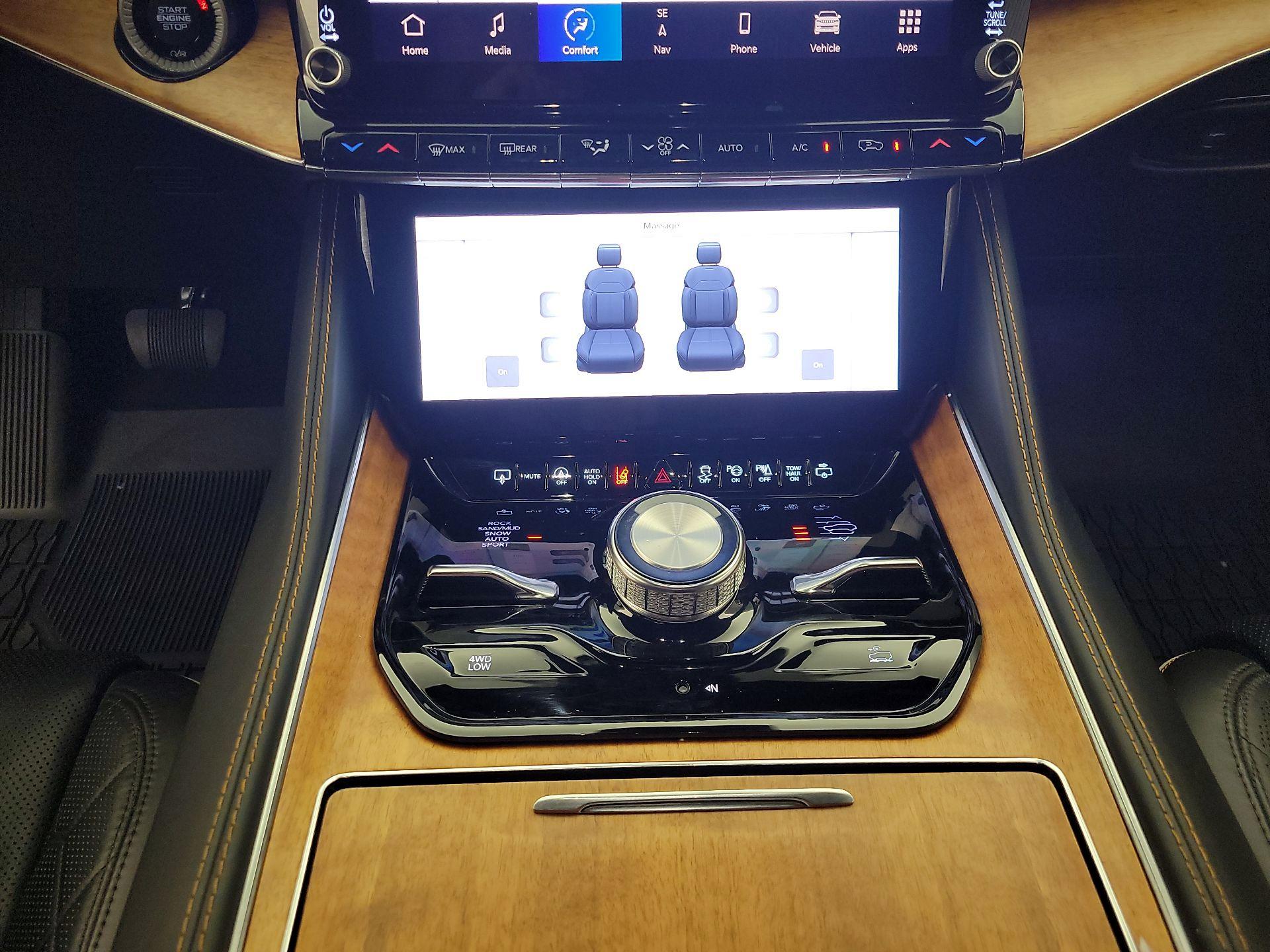 Thumbnail: 2022 Jeep Grand Wagoneer - 17