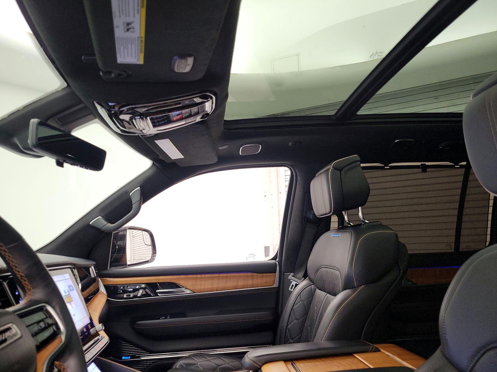 Thumbnail: 2022 Jeep Grand Wagoneer - 18