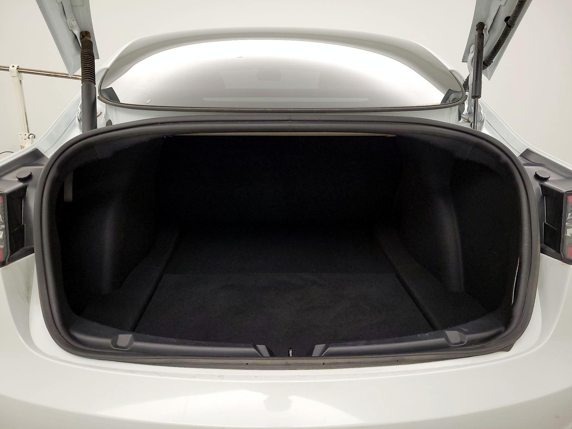 Thumbnail: 2023 Tesla Model 3 - 19