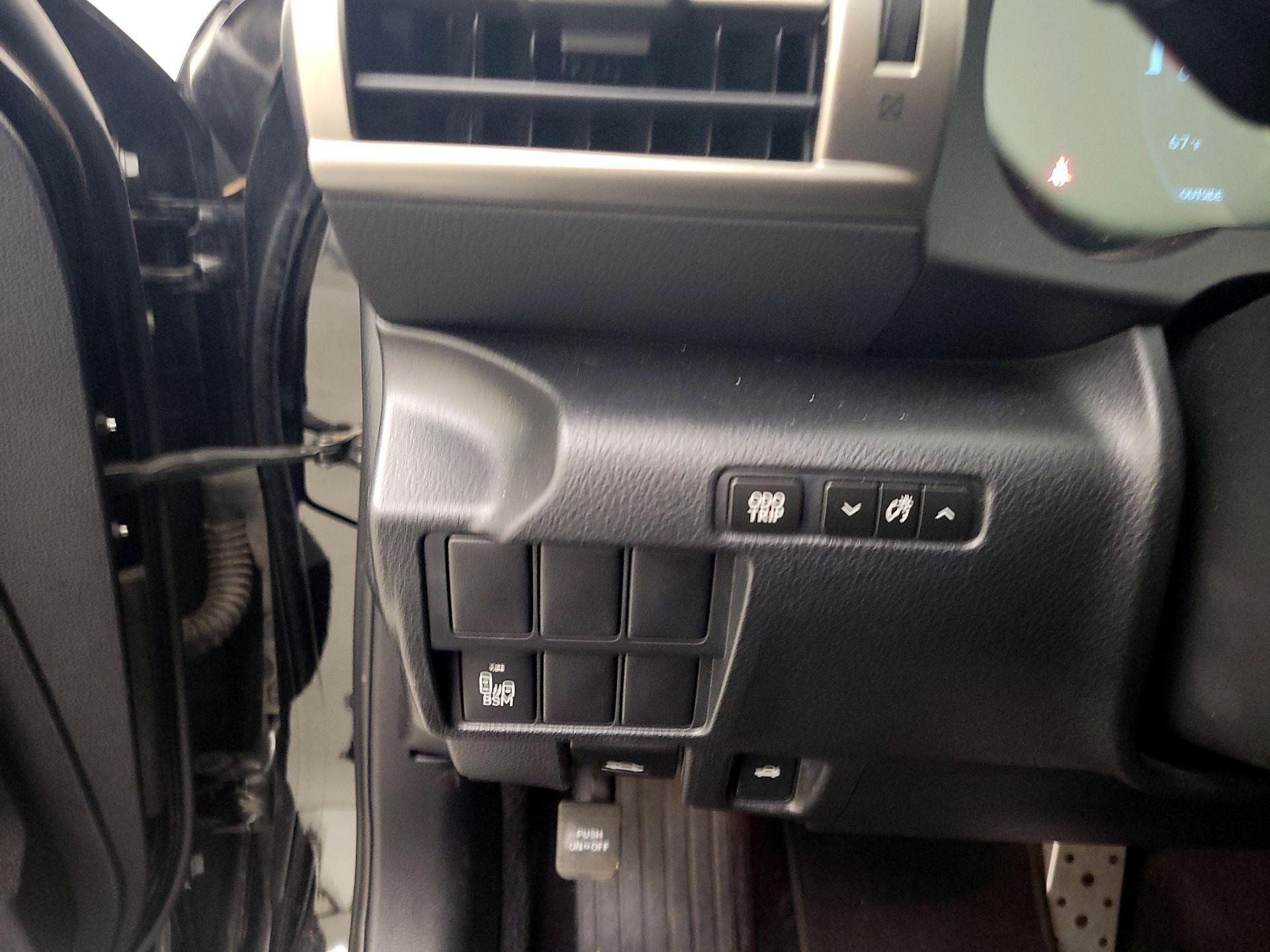 Thumbnail: 2014 Lexus IS - 13