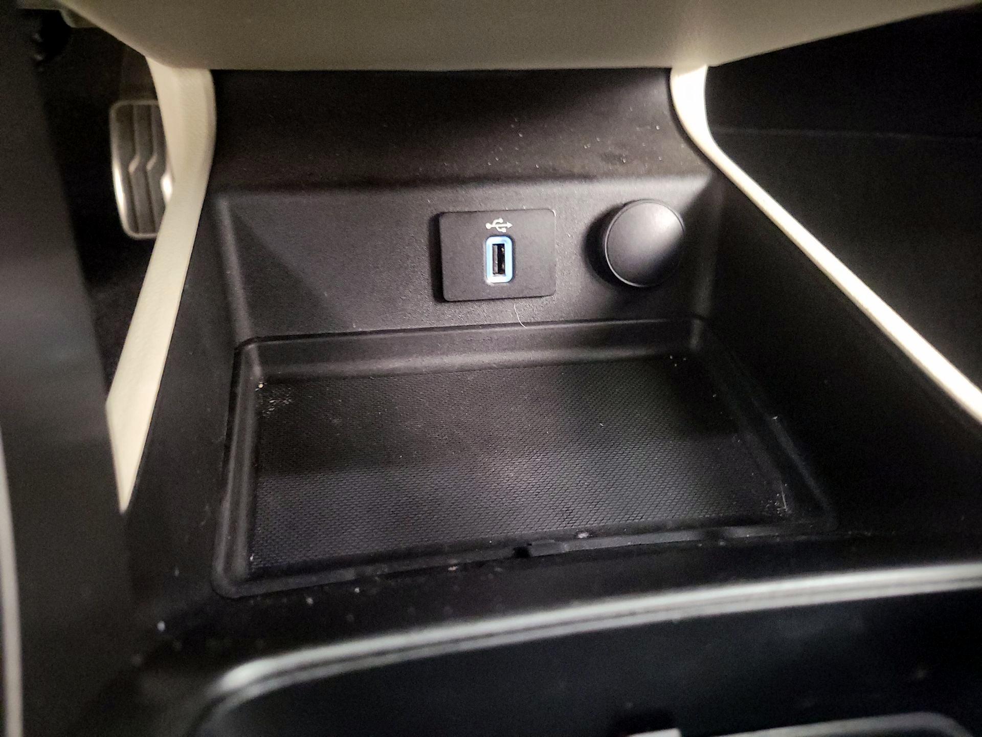 Thumbnail: 2017 Ford Fusion - 18