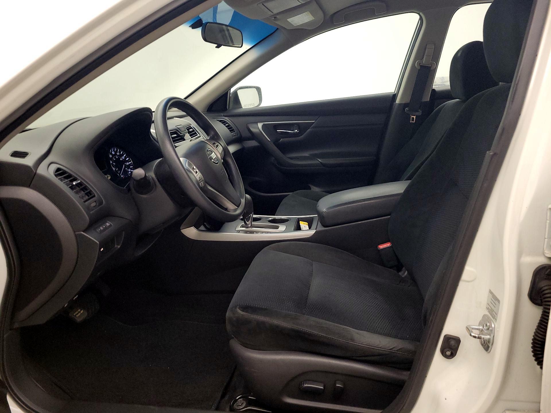 Thumbnail: 2015 Nissan Altima - 11