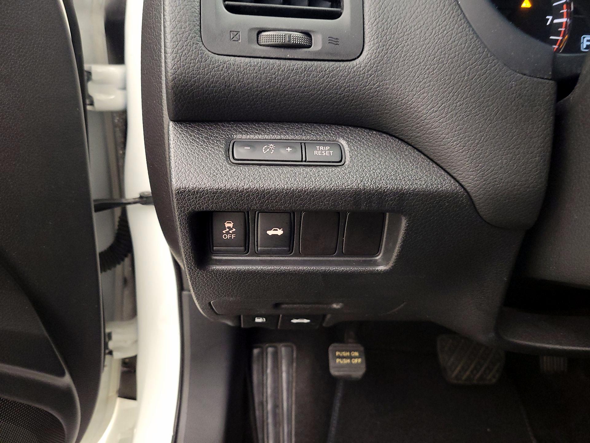 Thumbnail: 2015 Nissan Altima - 13