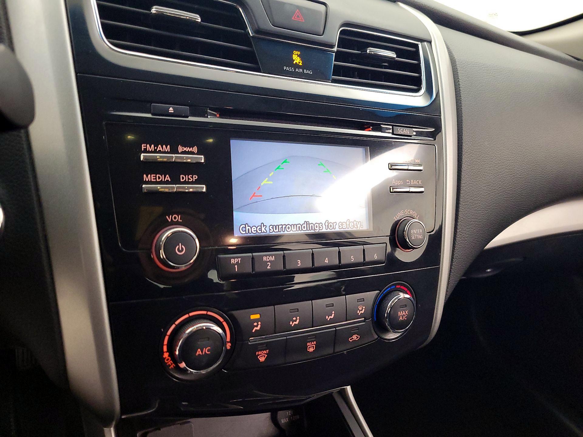 Thumbnail: 2015 Nissan Altima - 14