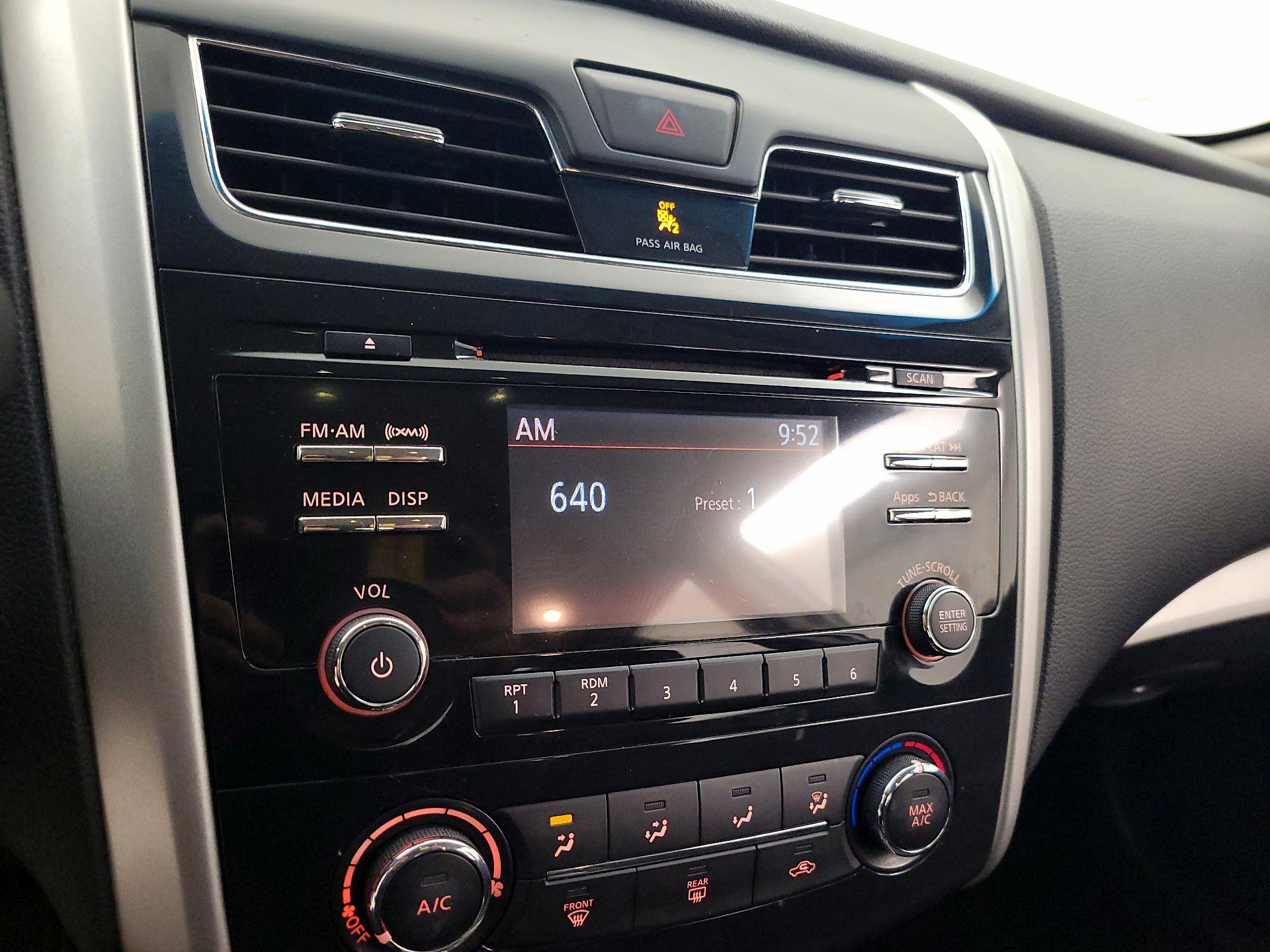 Thumbnail: 2015 Nissan Altima - 15