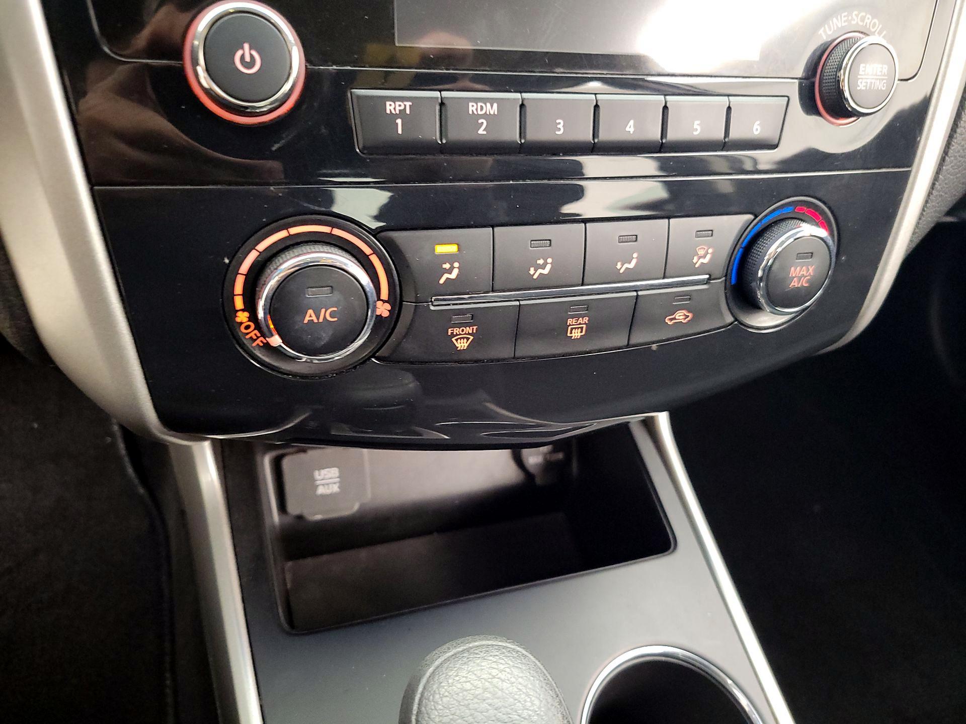 Thumbnail: 2015 Nissan Altima - 16