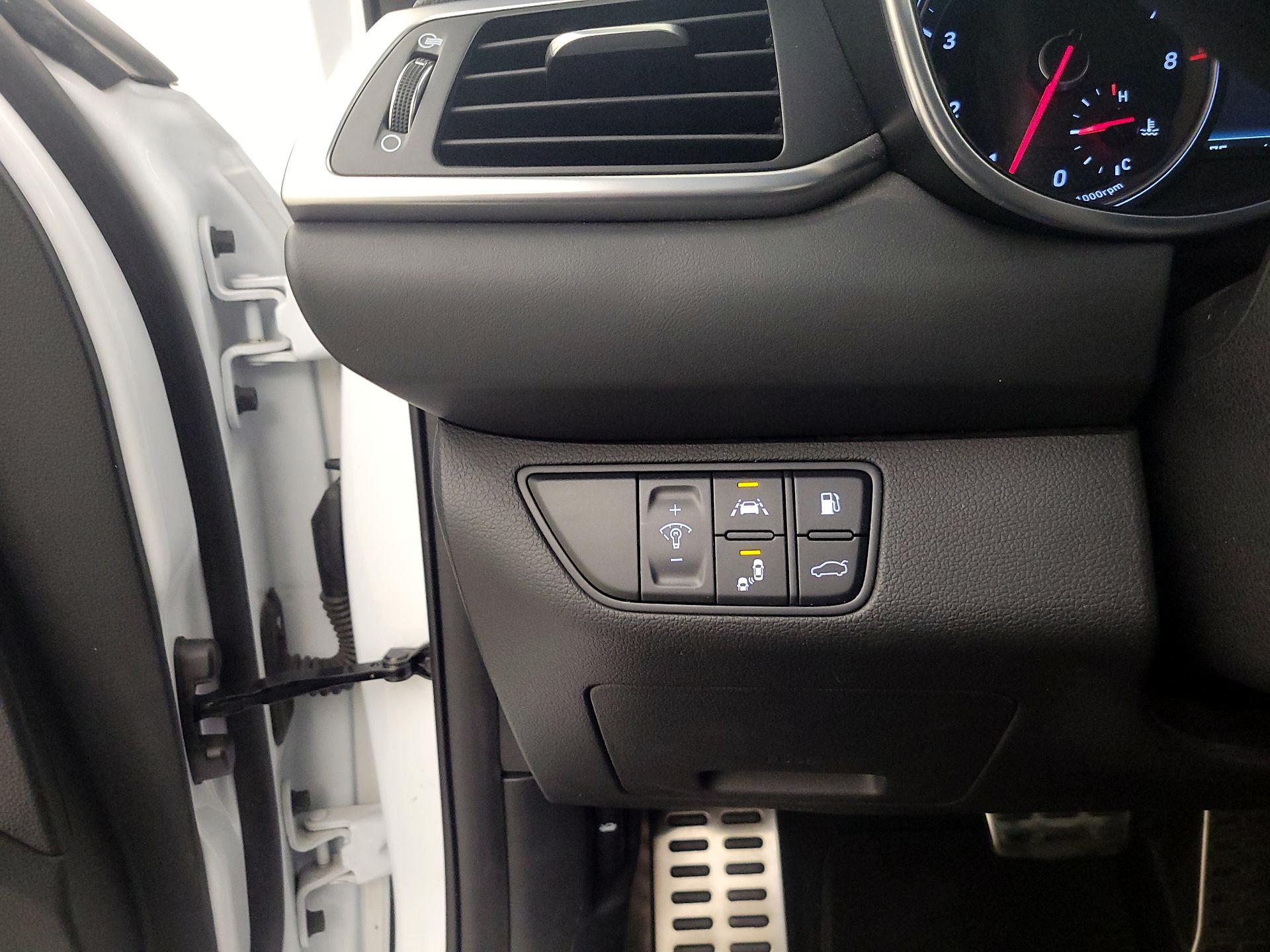 Thumbnail: 2019 Genesis G70 - 13