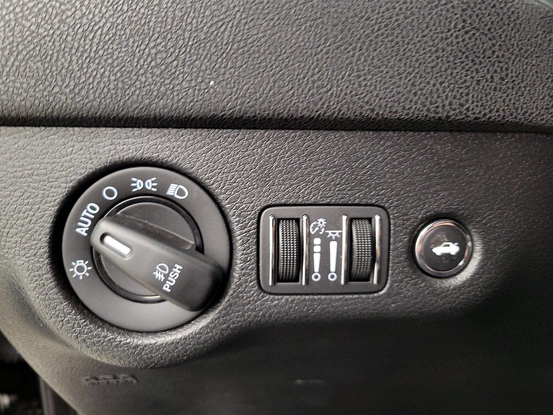 Thumbnail: 2019 Dodge Charger - 13