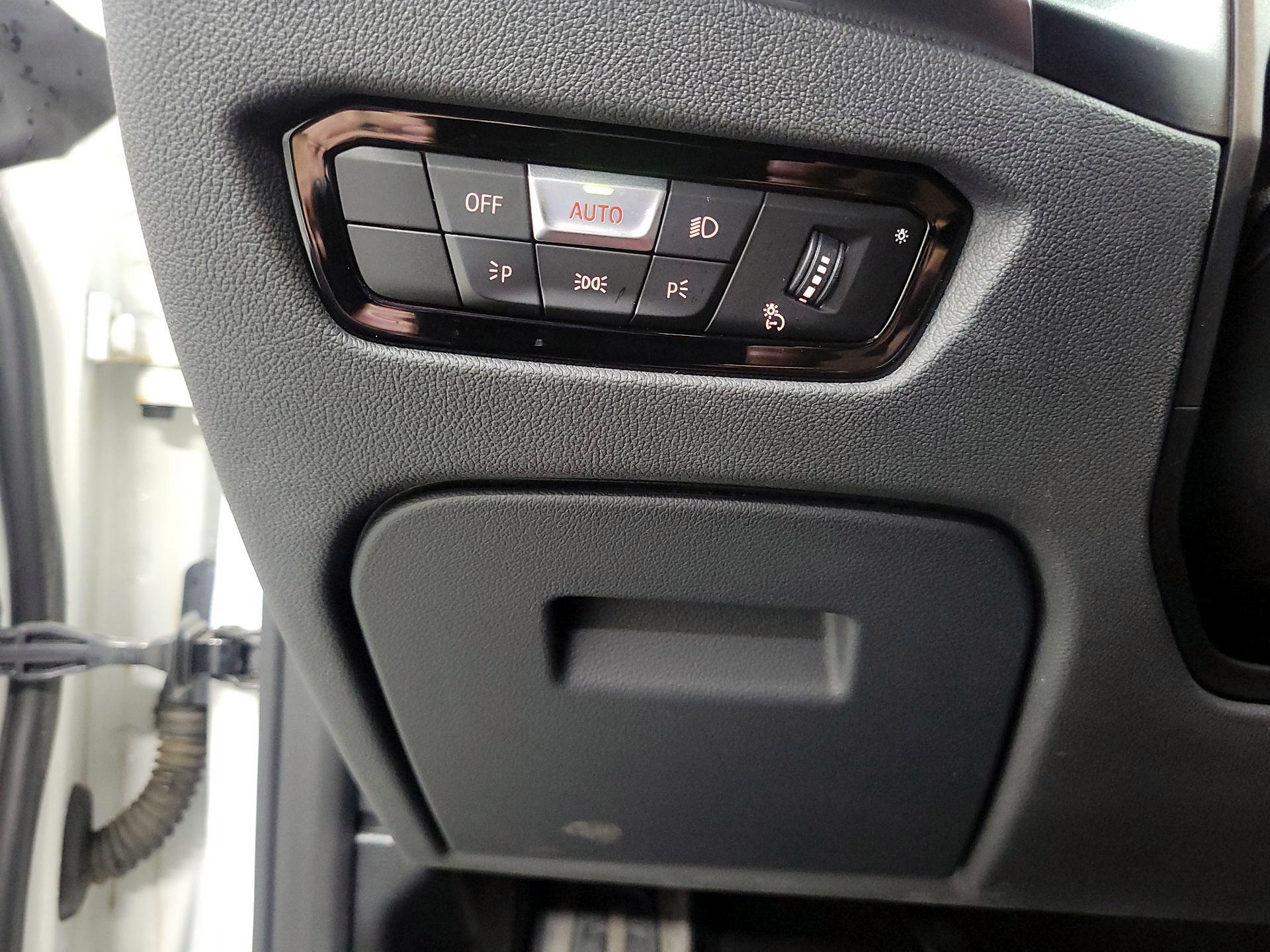 Thumbnail: 2022 BMW i4 - 13