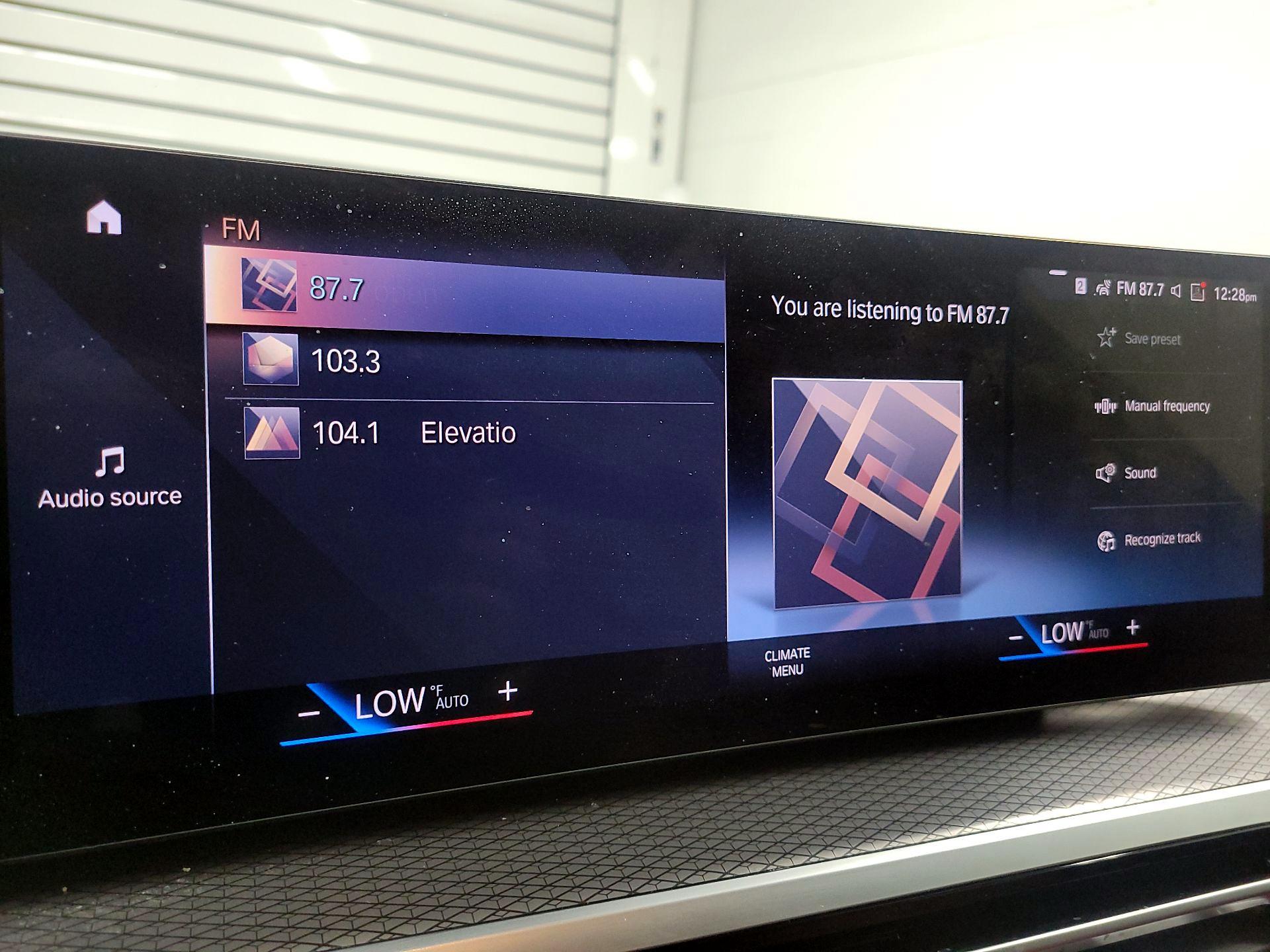 Thumbnail: 2022 BMW i4 - 16