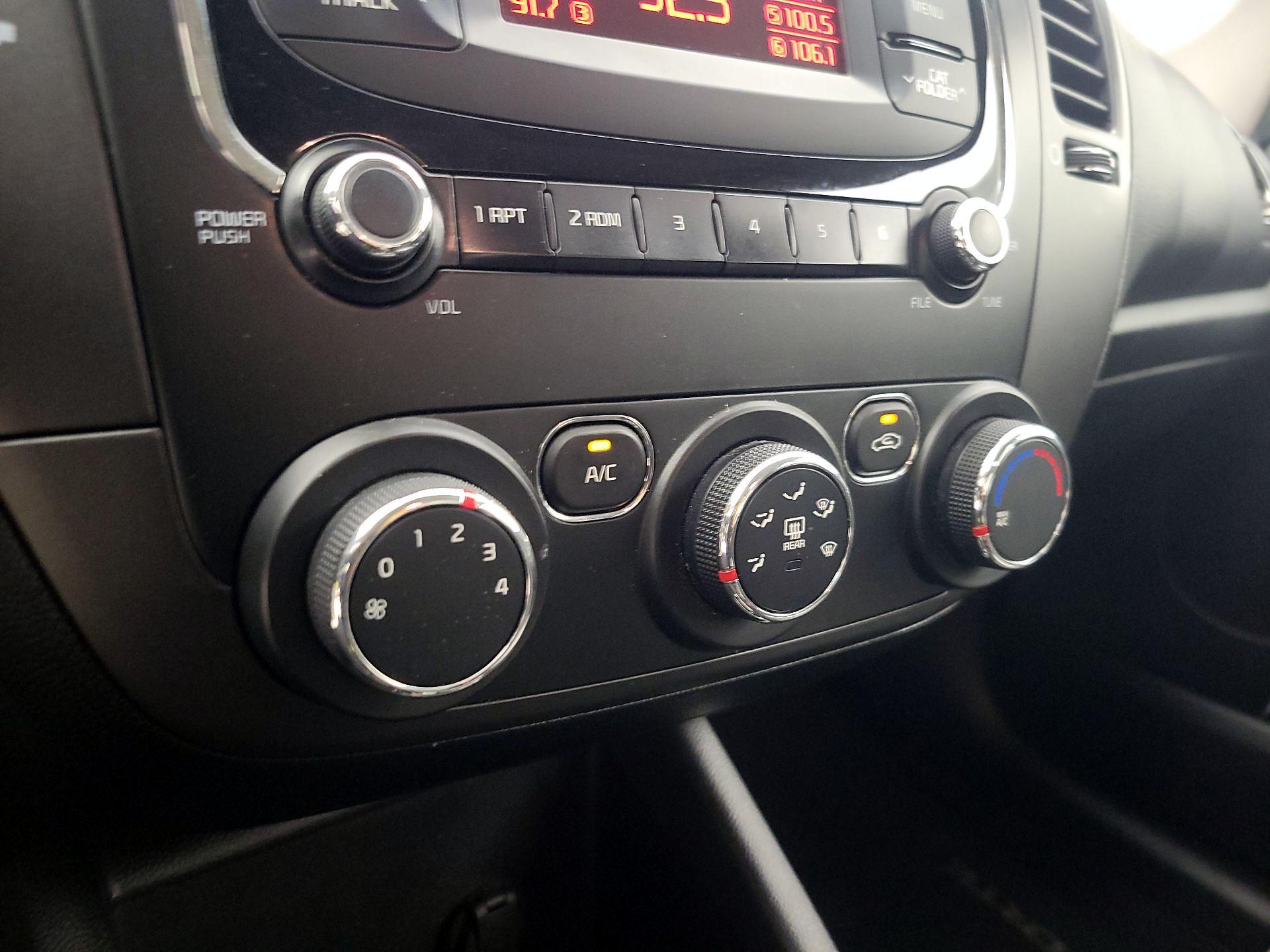 Thumbnail: 2018 Kia Forte - 15