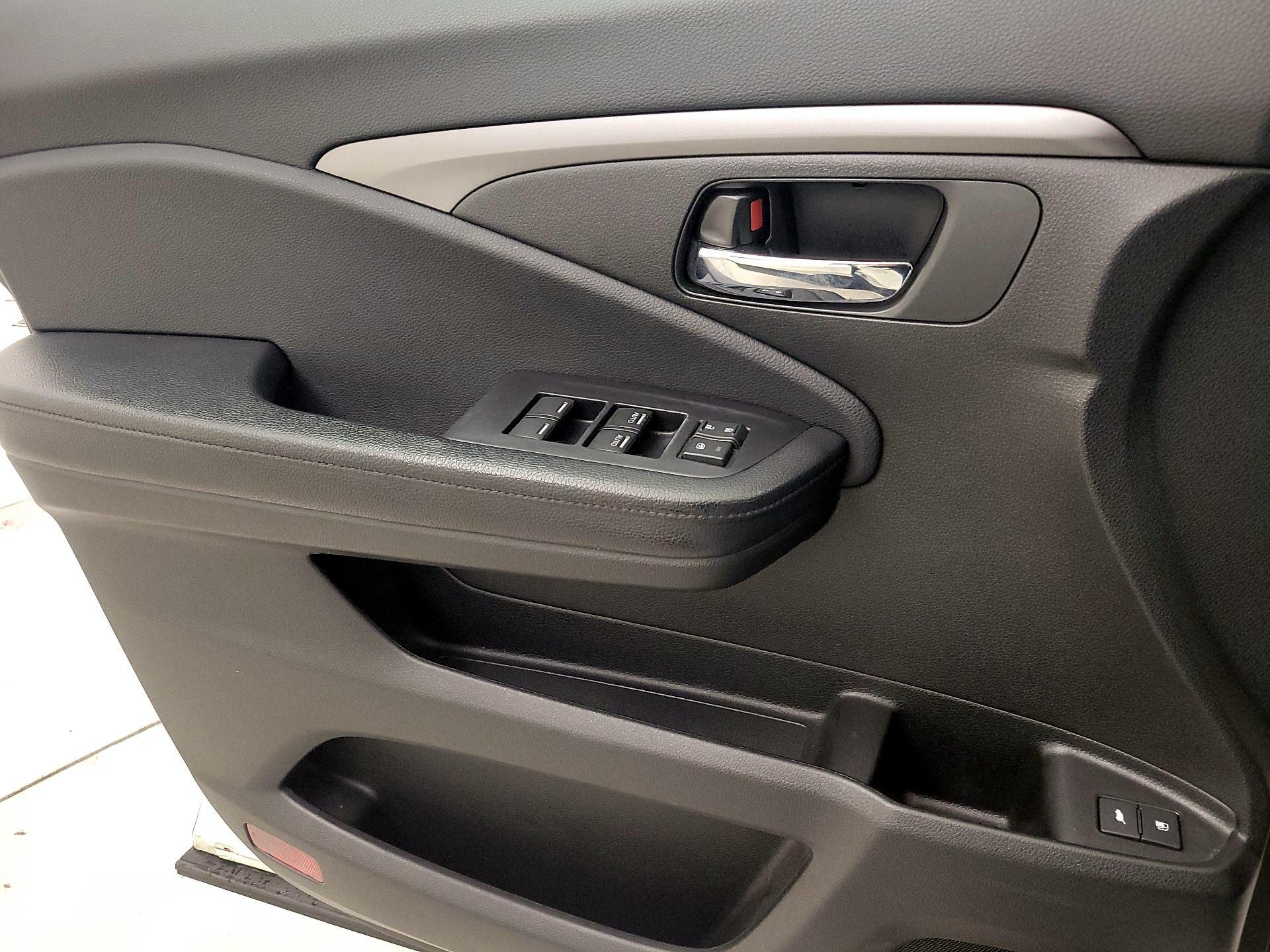 Thumbnail: 2018 Honda Pilot - 12