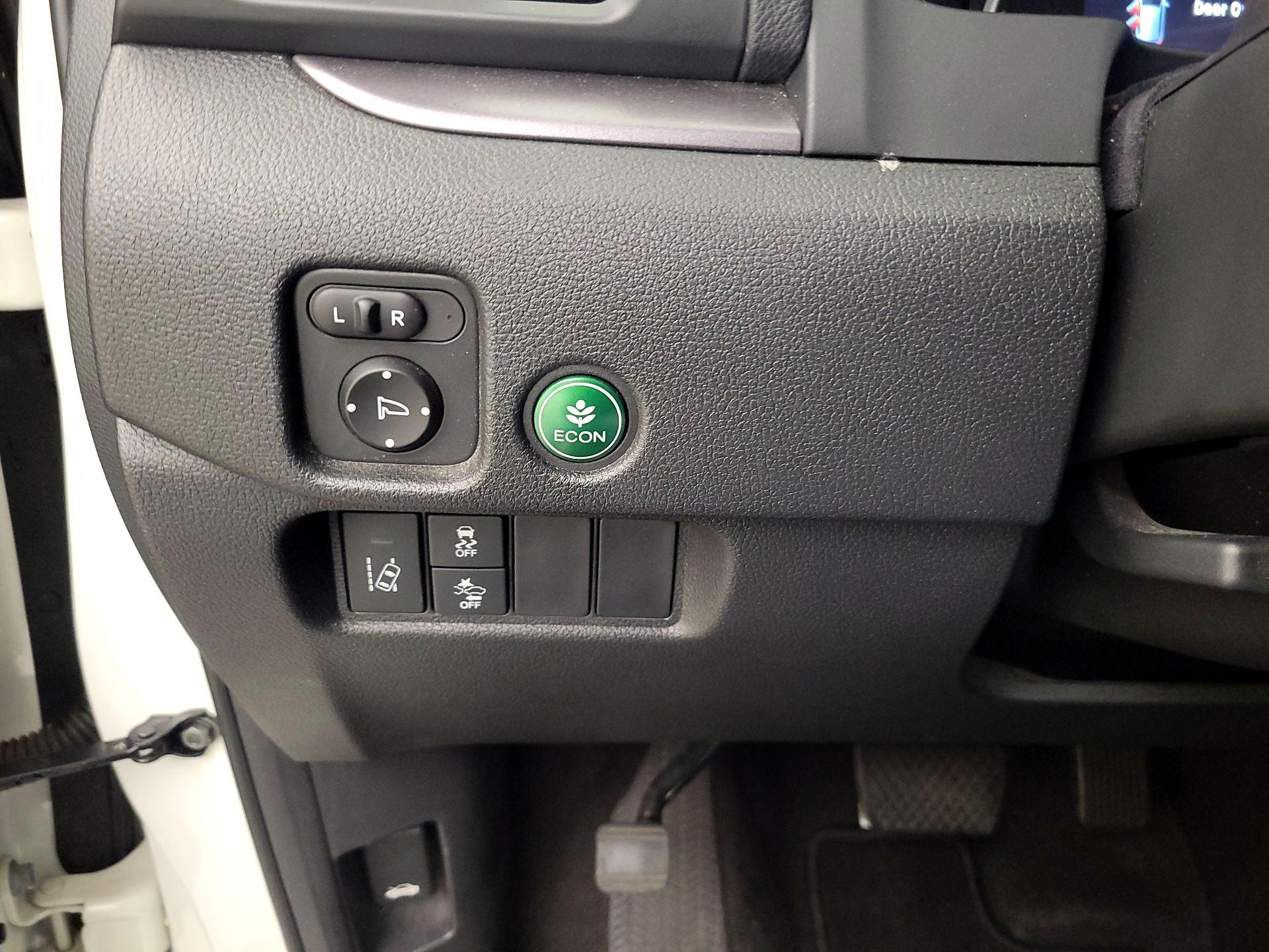 Thumbnail: 2018 Honda Pilot - 13