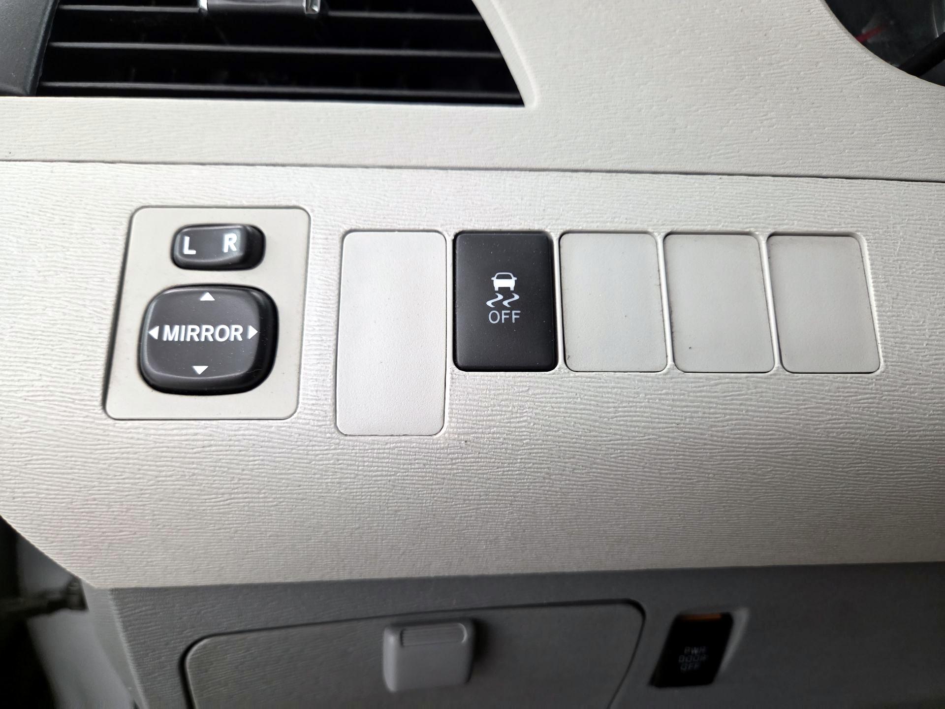 Thumbnail: 2014 Toyota Sienna - 13