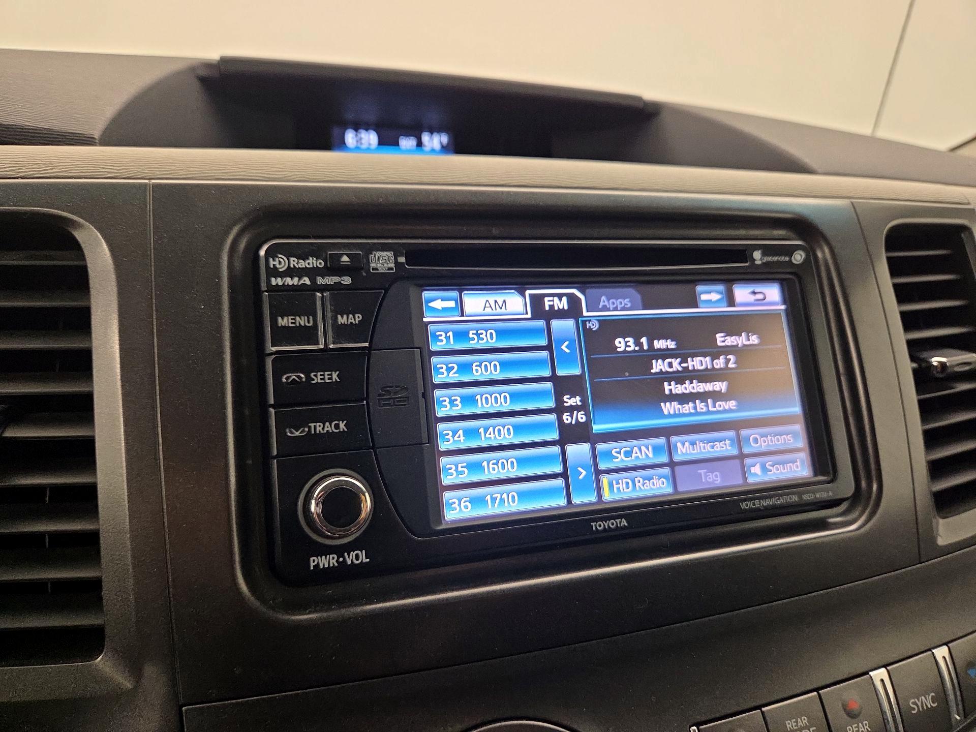 Thumbnail: 2014 Toyota Sienna - 16