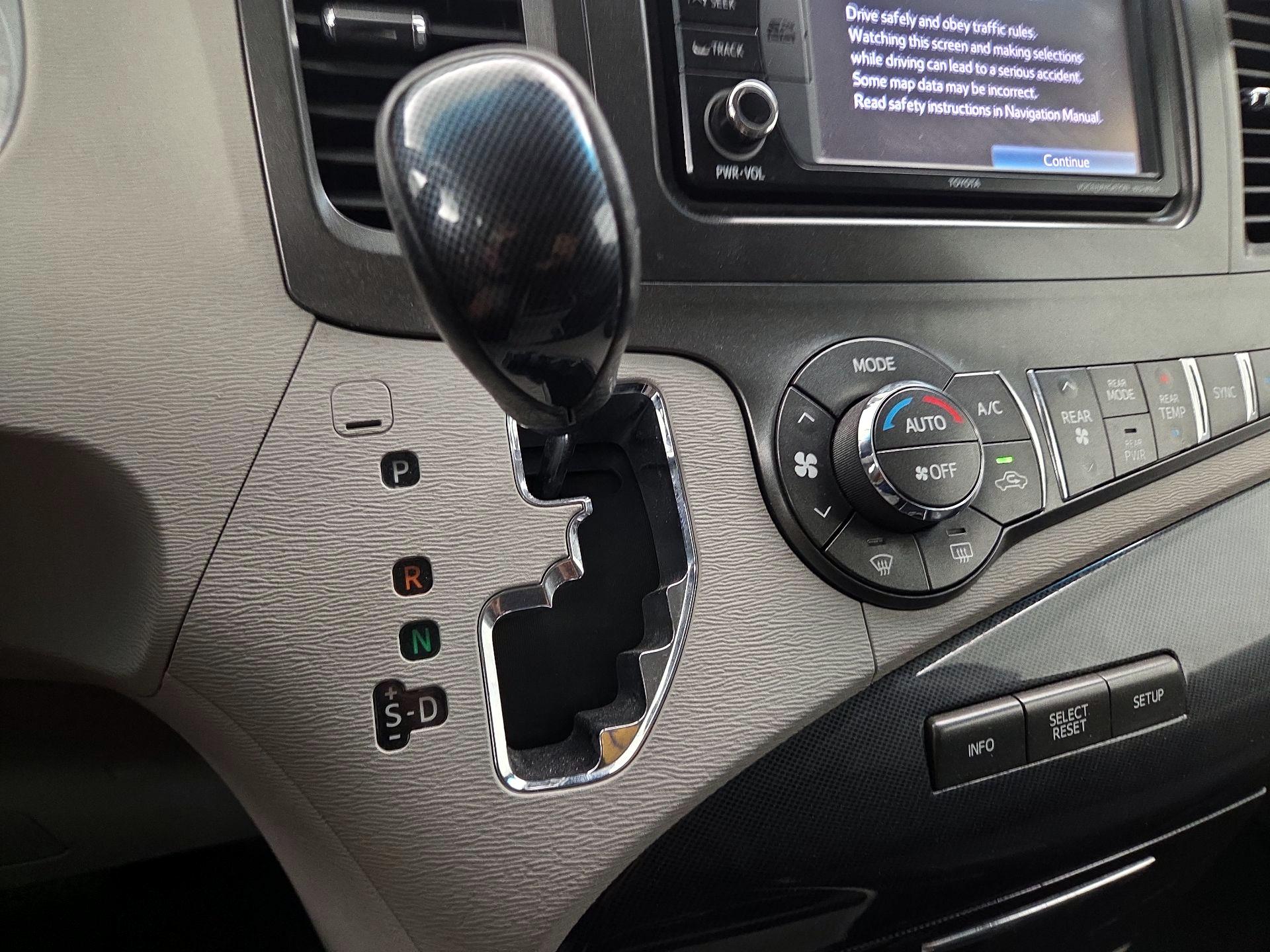 Thumbnail: 2014 Toyota Sienna - 18