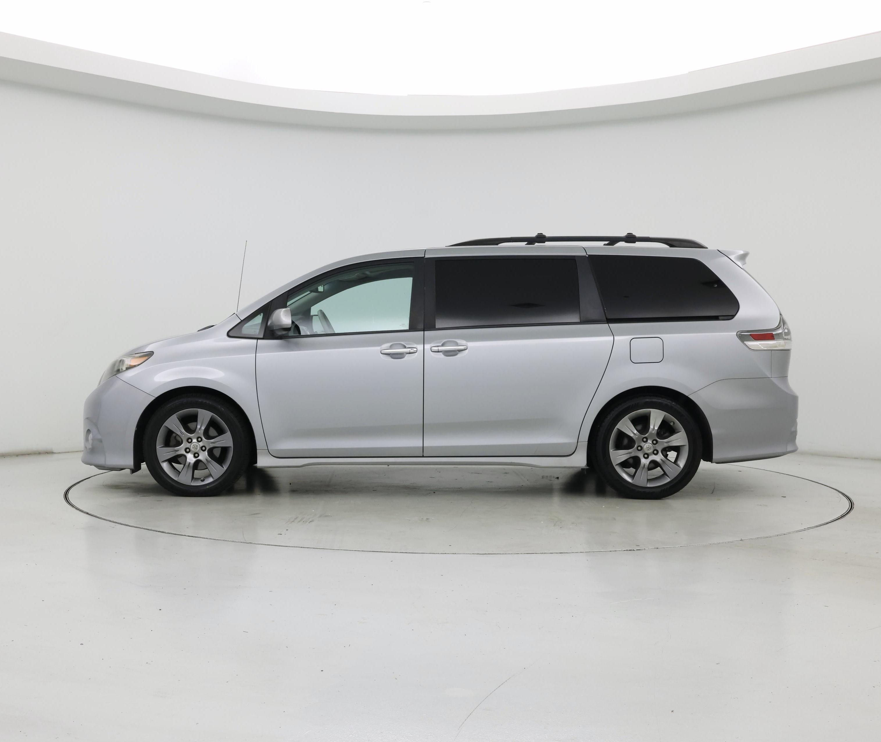 Thumbnail: 2014 Toyota Sienna - 3