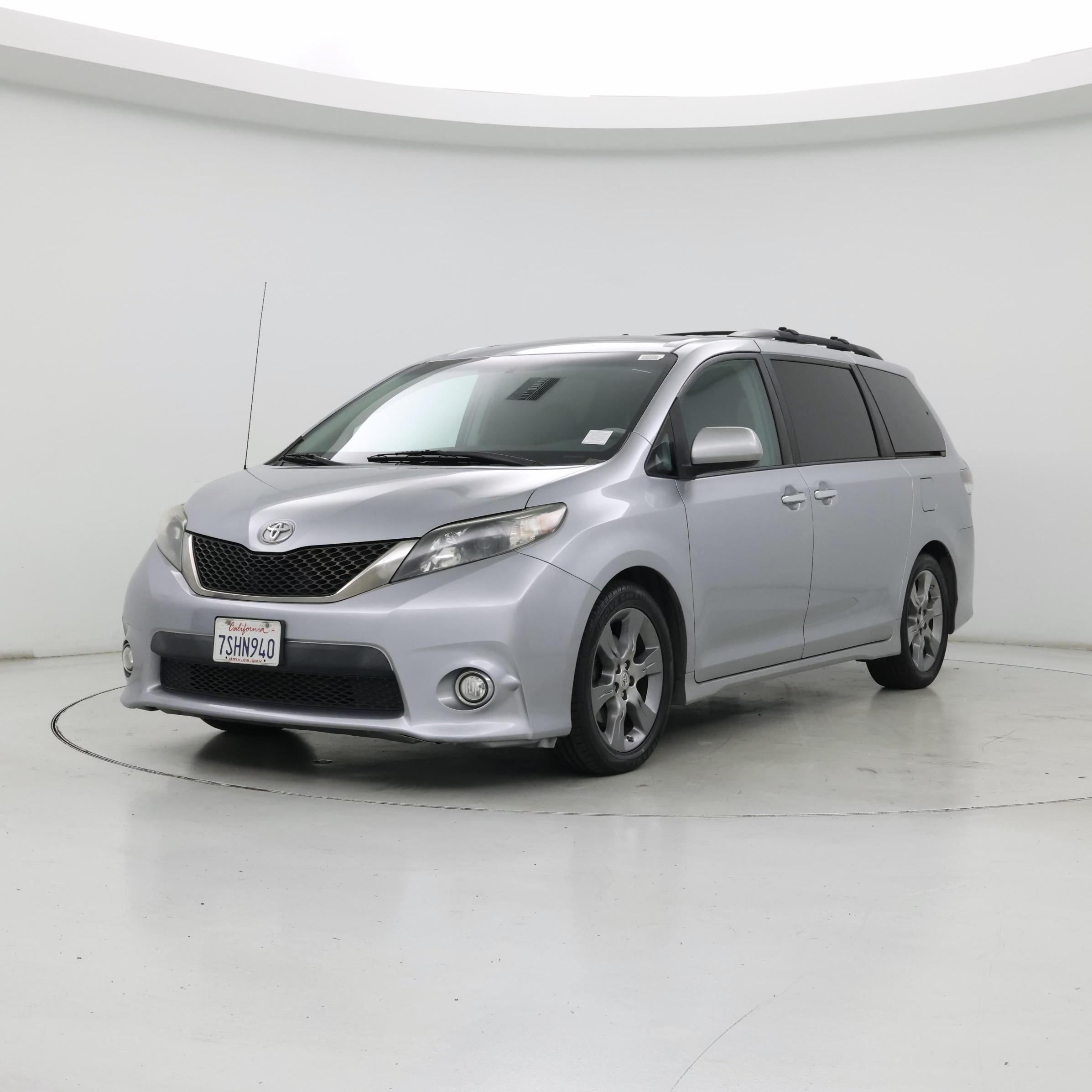 Thumbnail: 2014 Toyota Sienna - 4