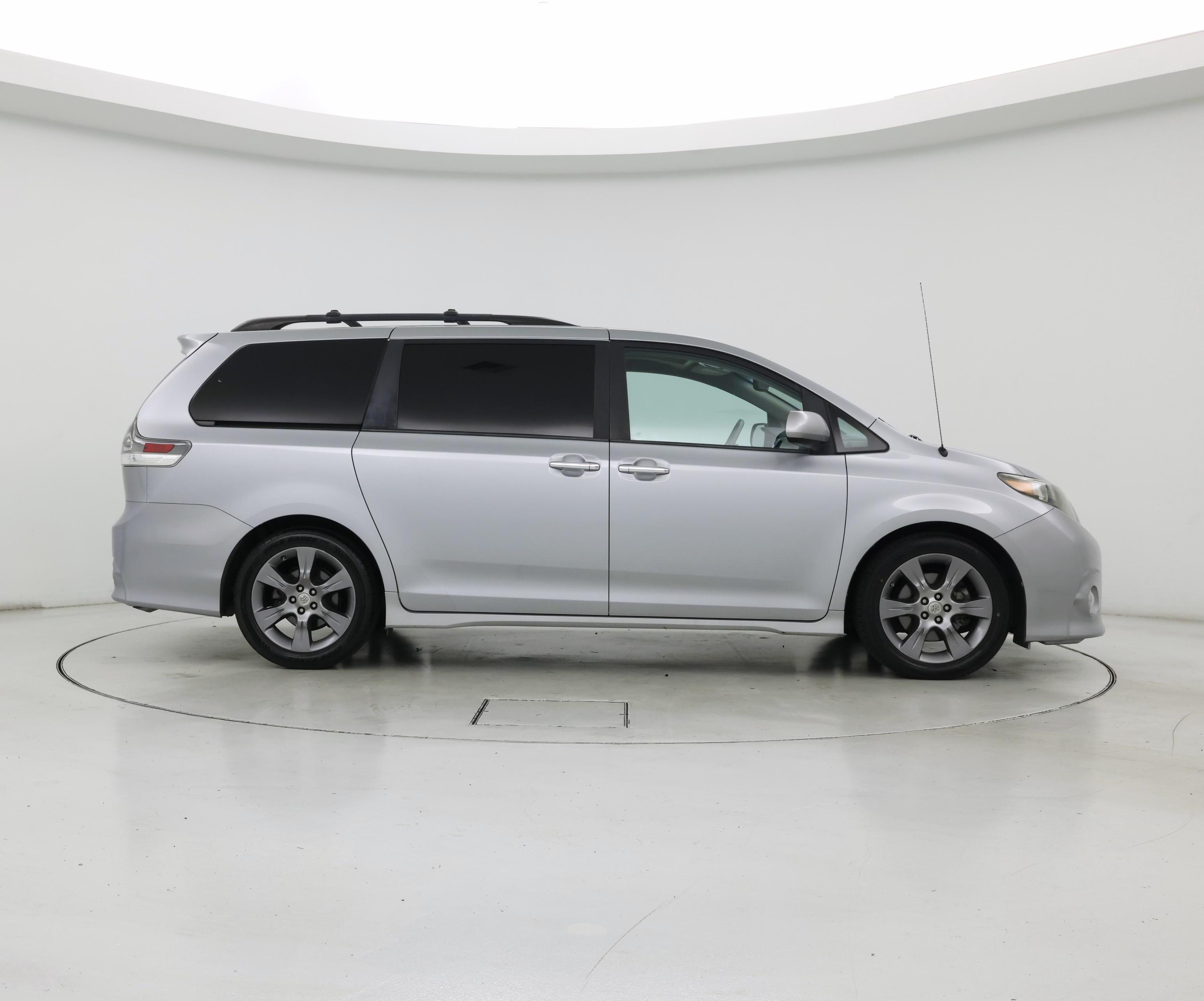 Thumbnail: 2014 Toyota Sienna - 7