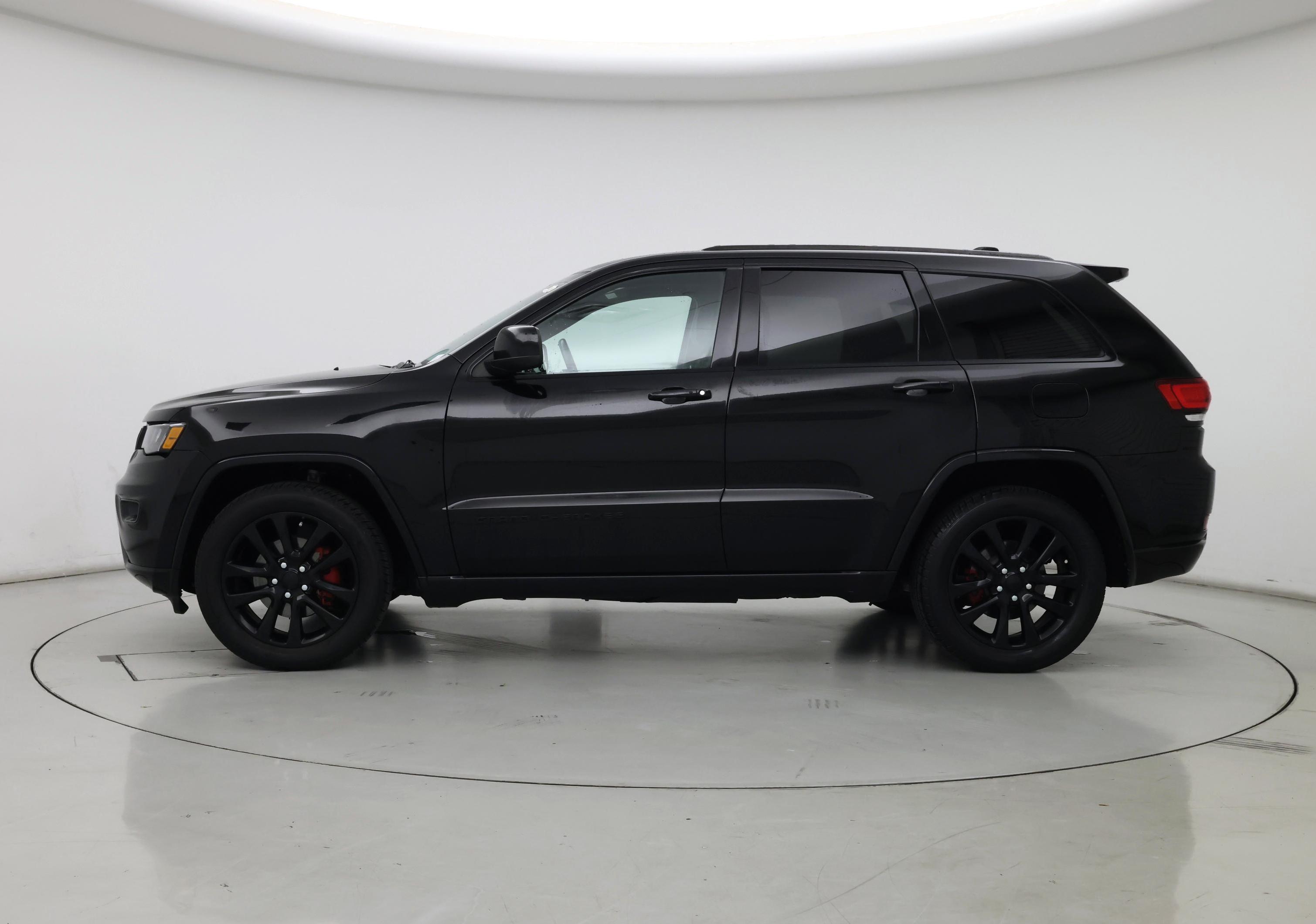Thumbnail: 2020 Jeep Grand Cherokee - 3