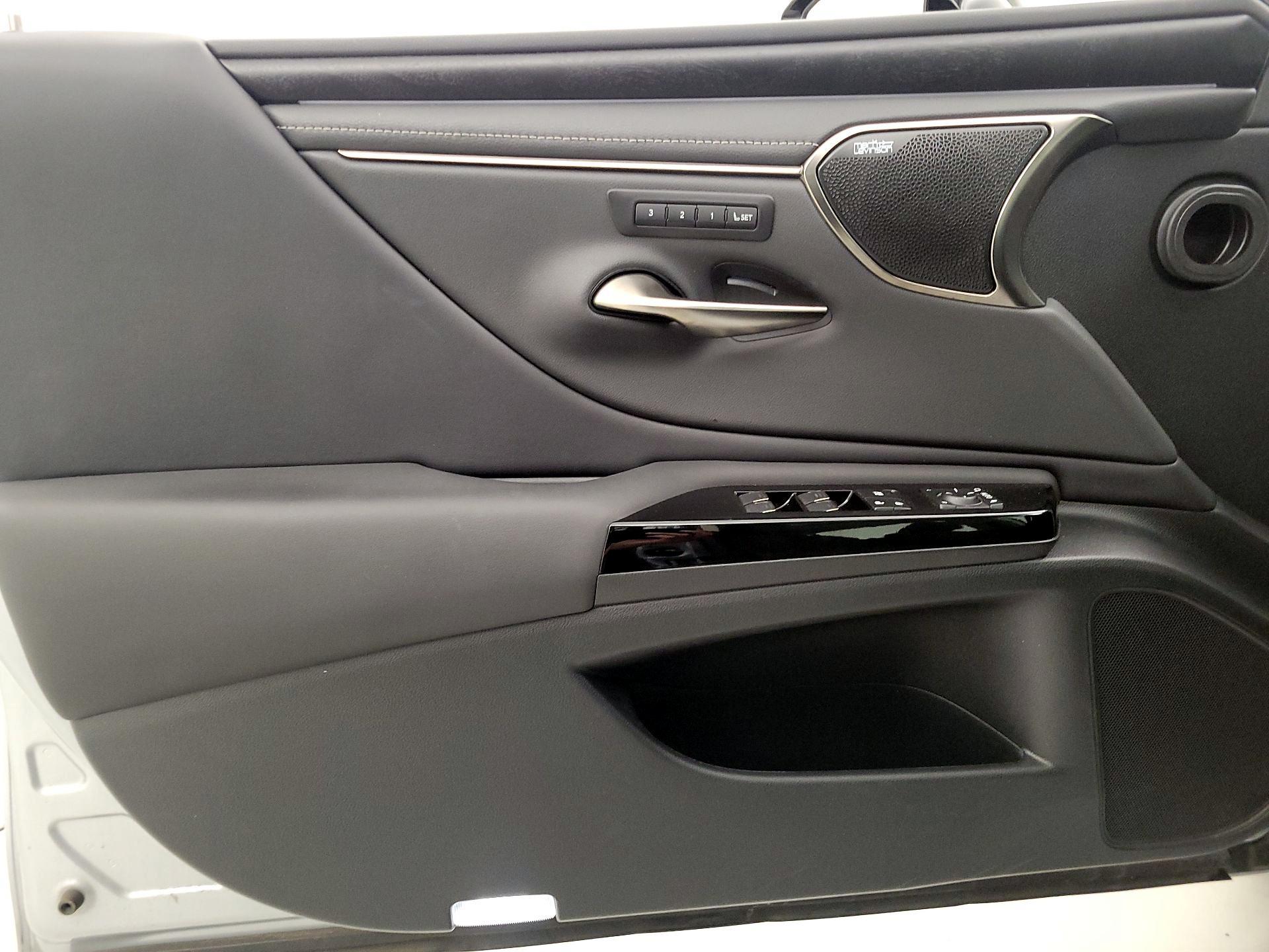 Thumbnail: 2023 Lexus ES - 12