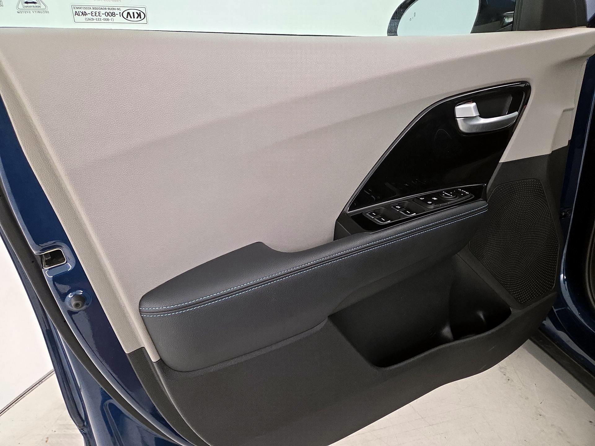 Thumbnail: 2020 Kia Niro - 12