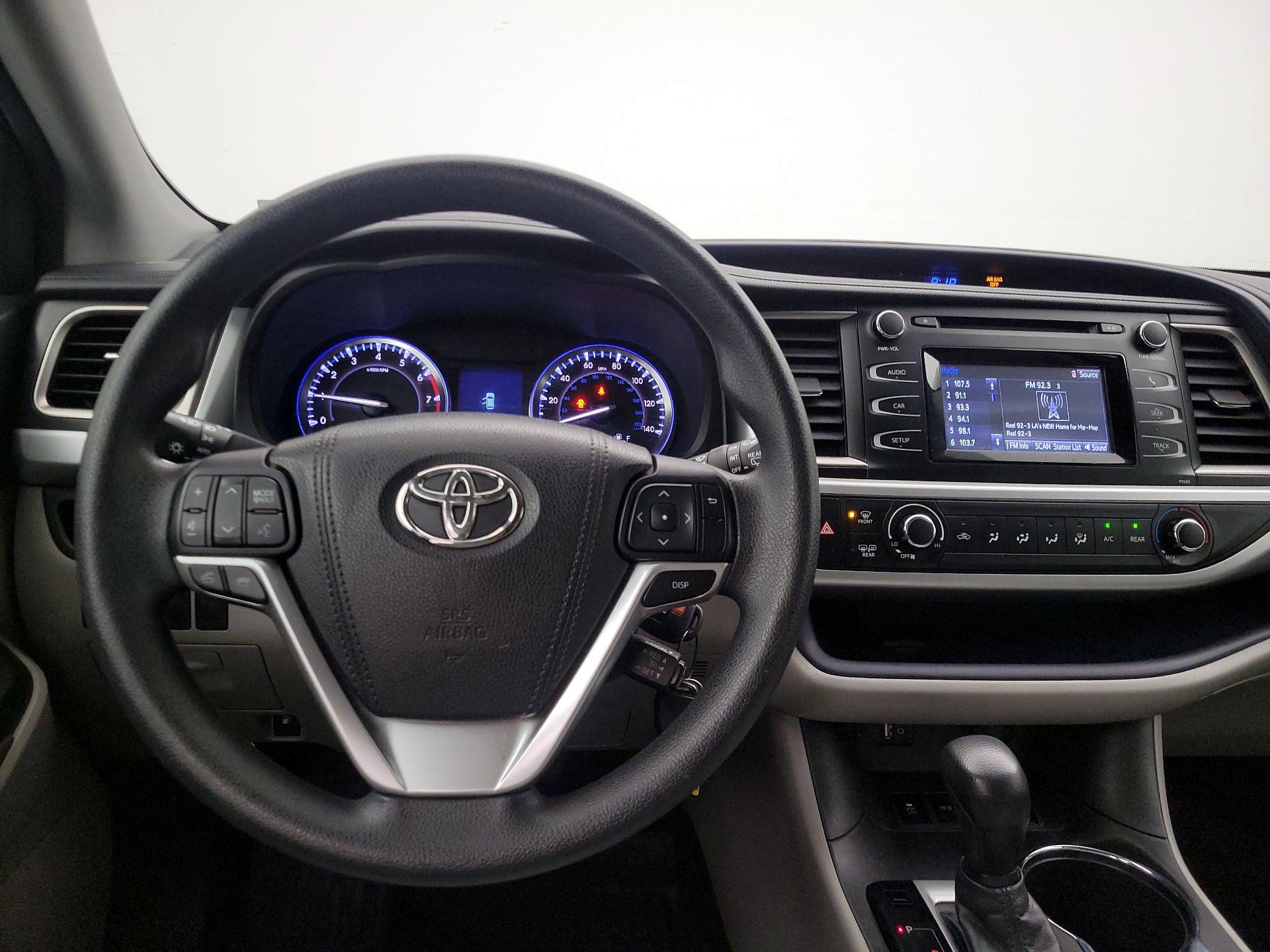Thumbnail: 2016 Toyota Highlander - 10
