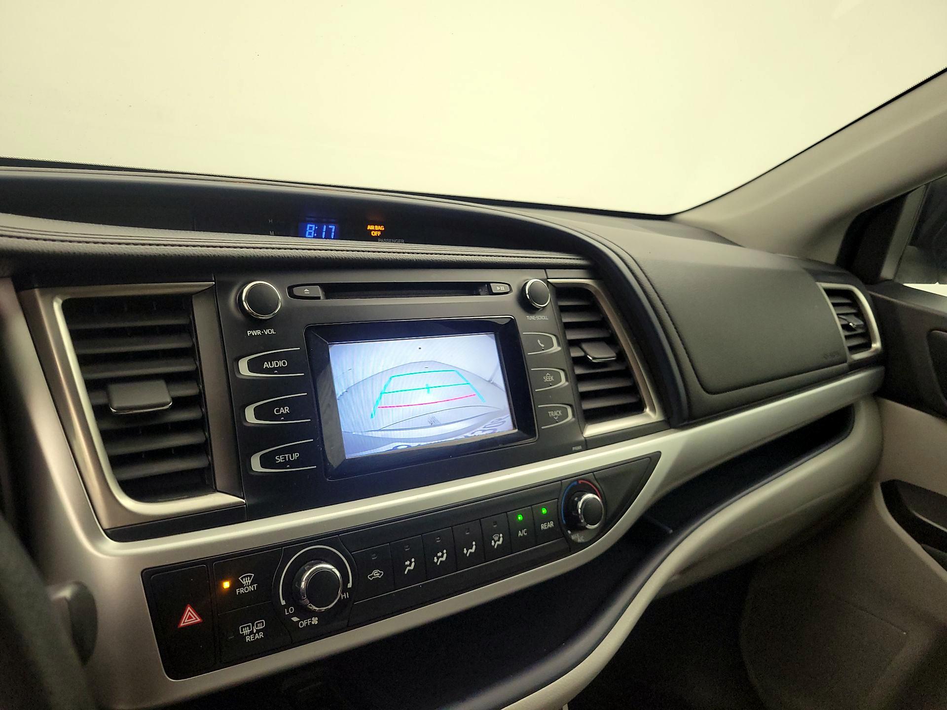 Thumbnail: 2016 Toyota Highlander - 14