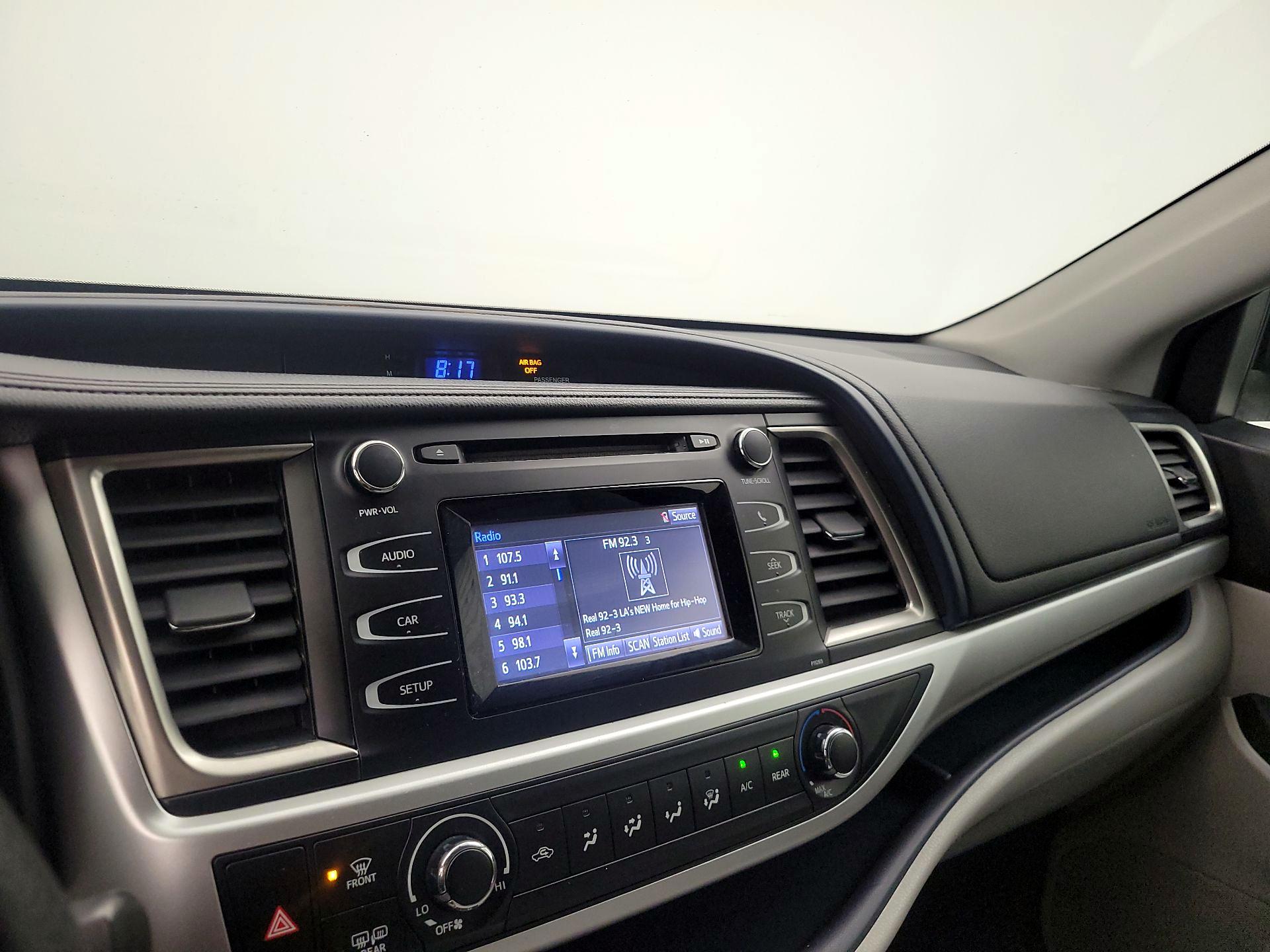 Thumbnail: 2016 Toyota Highlander - 15