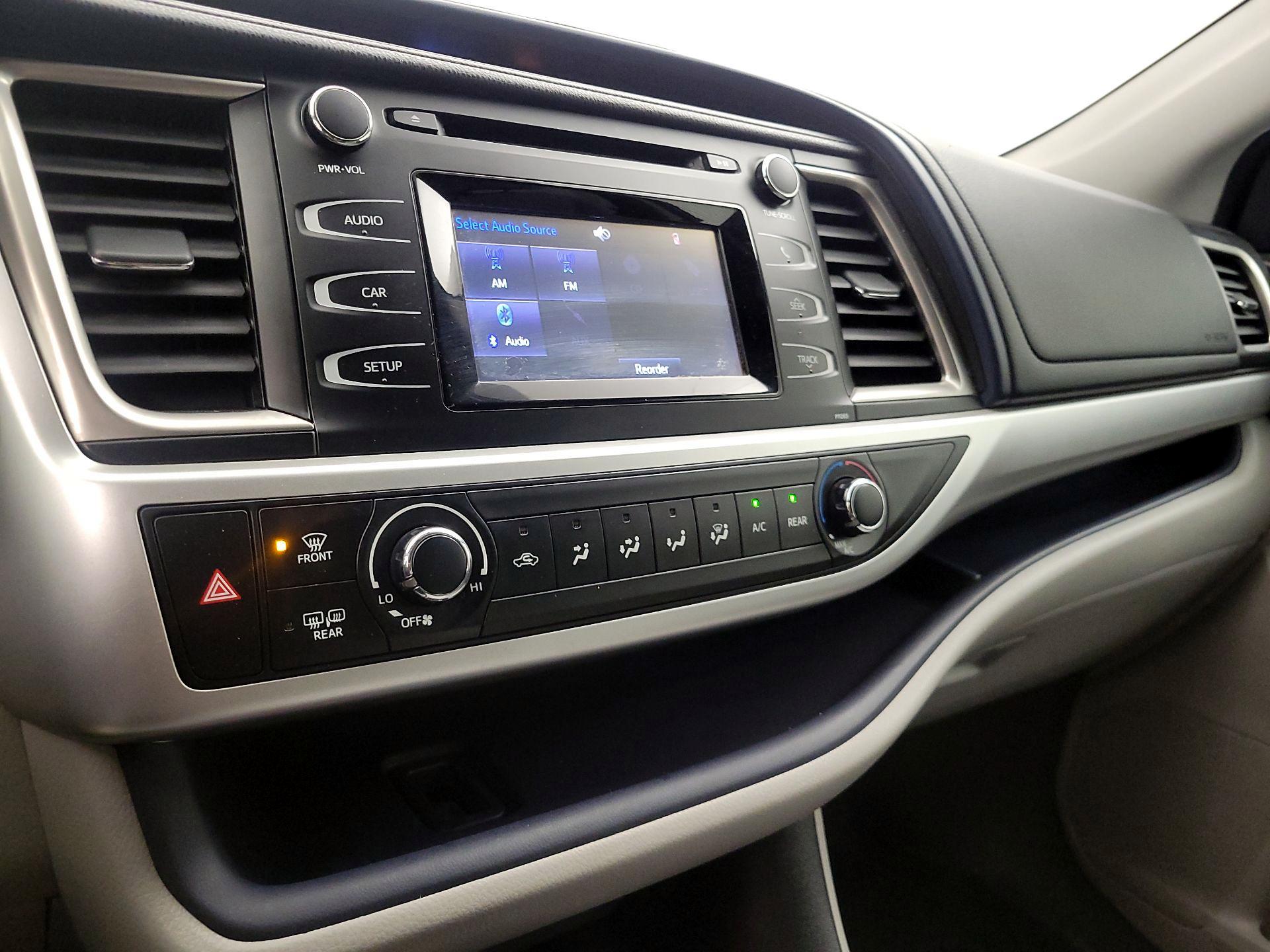 Thumbnail: 2016 Toyota Highlander - 16