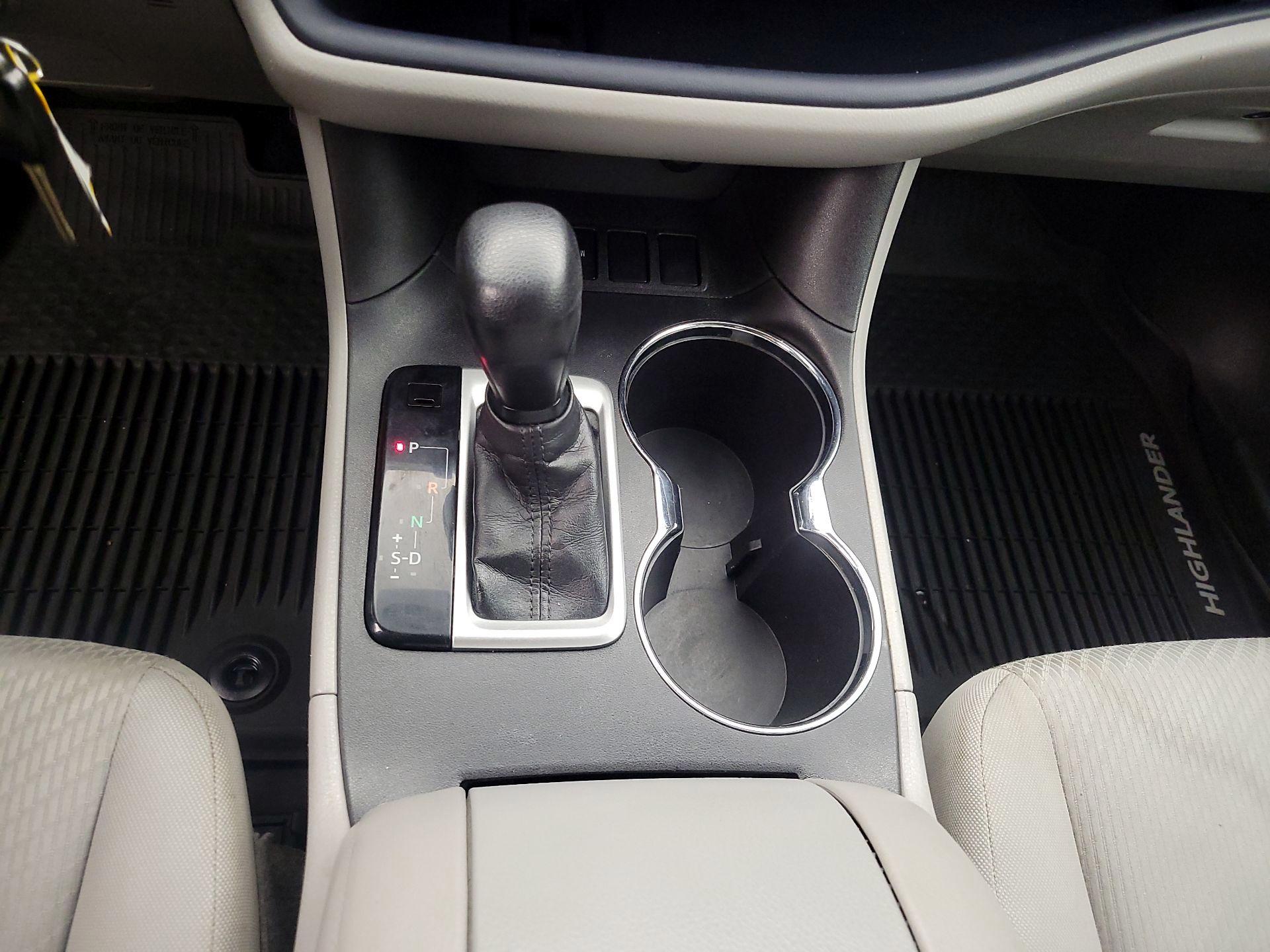 Thumbnail: 2016 Toyota Highlander - 17