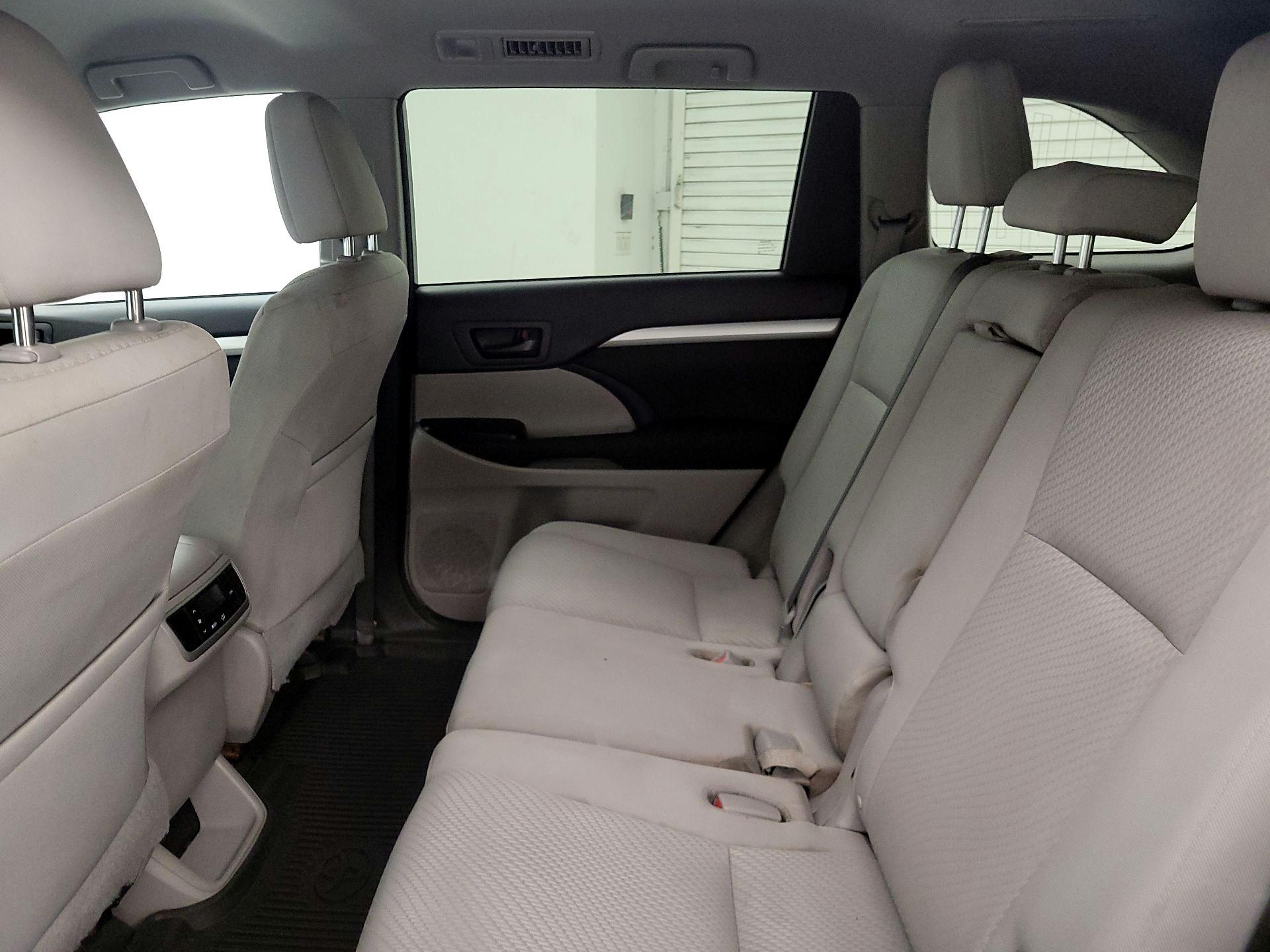 Thumbnail: 2016 Toyota Highlander - 19