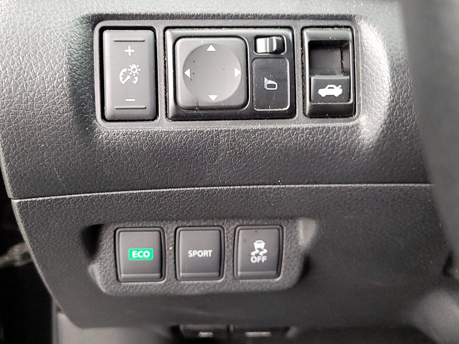 Thumbnail: 2015 Nissan Sentra - 13