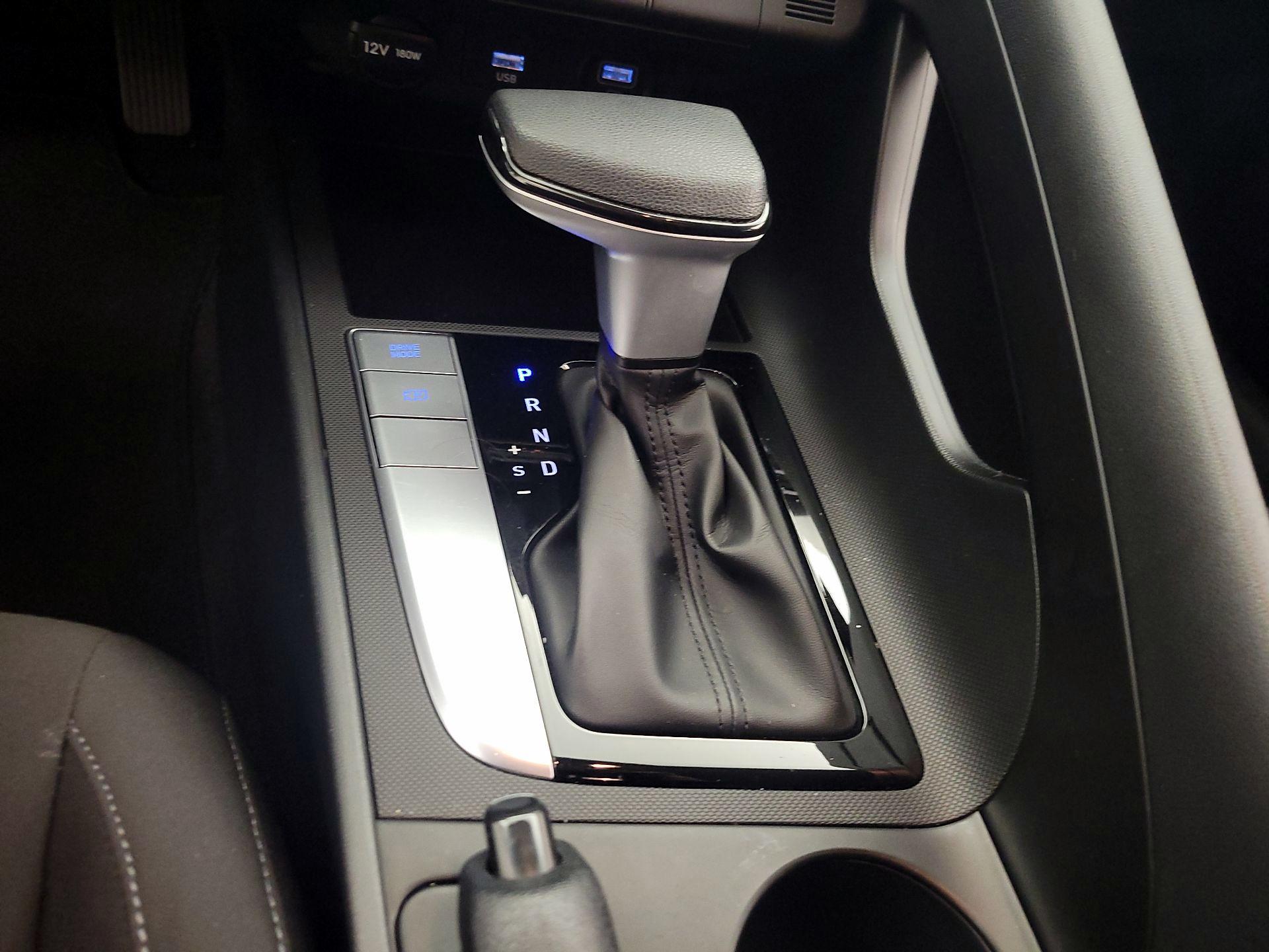 Thumbnail: 2022 Hyundai Elantra - 17