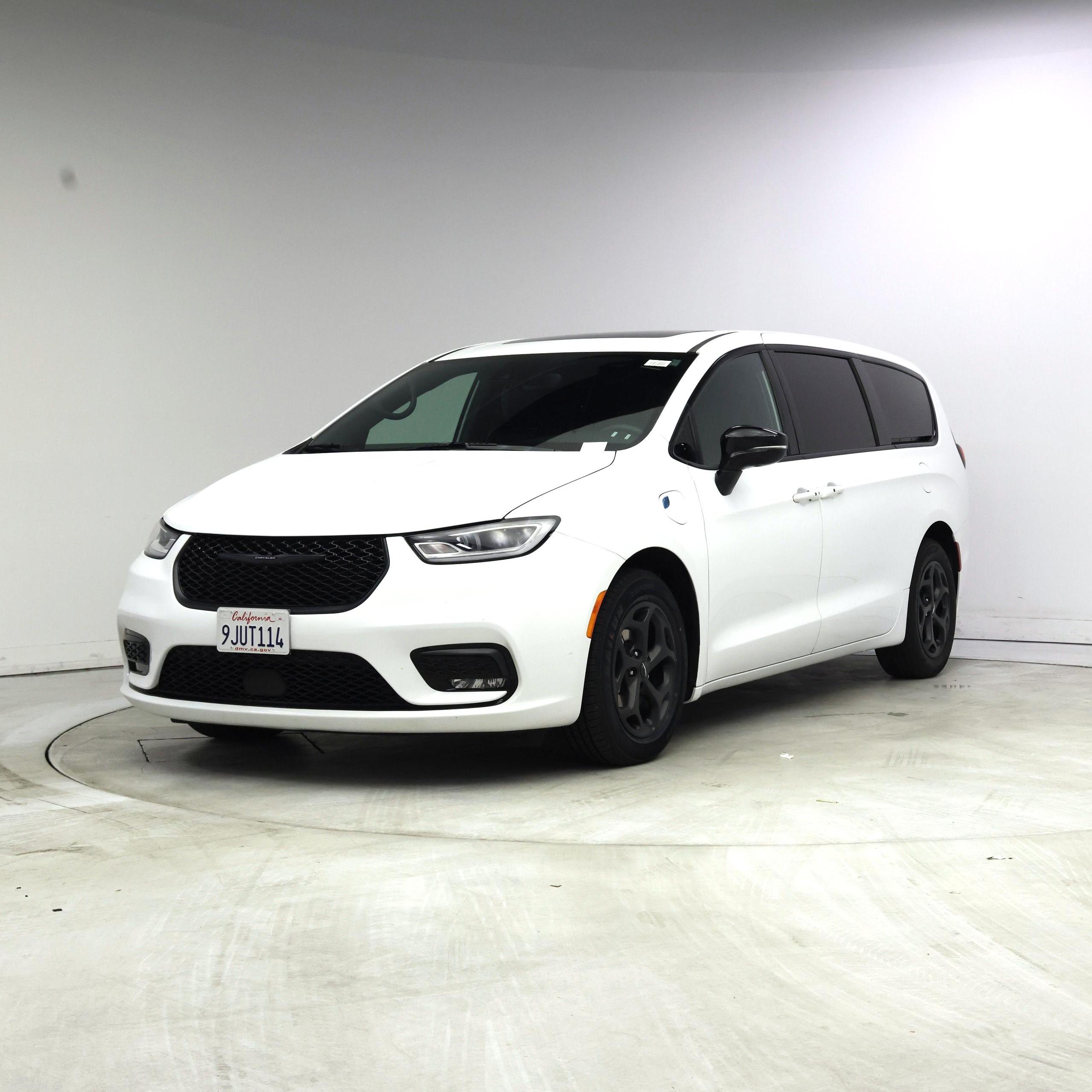 Thumbnail: 2023 Chrysler Pacifica - 4