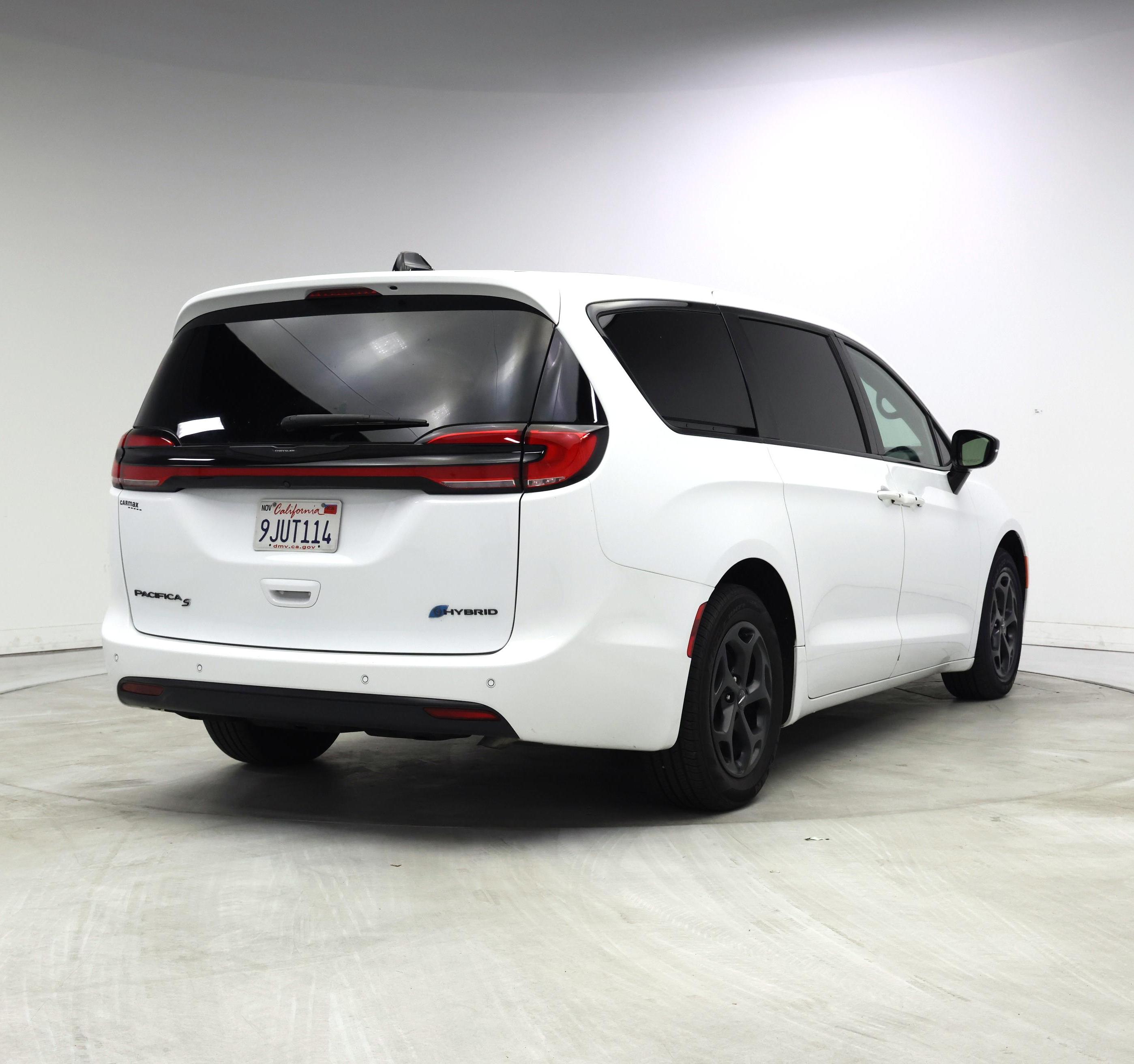 Thumbnail: 2023 Chrysler Pacifica - 8