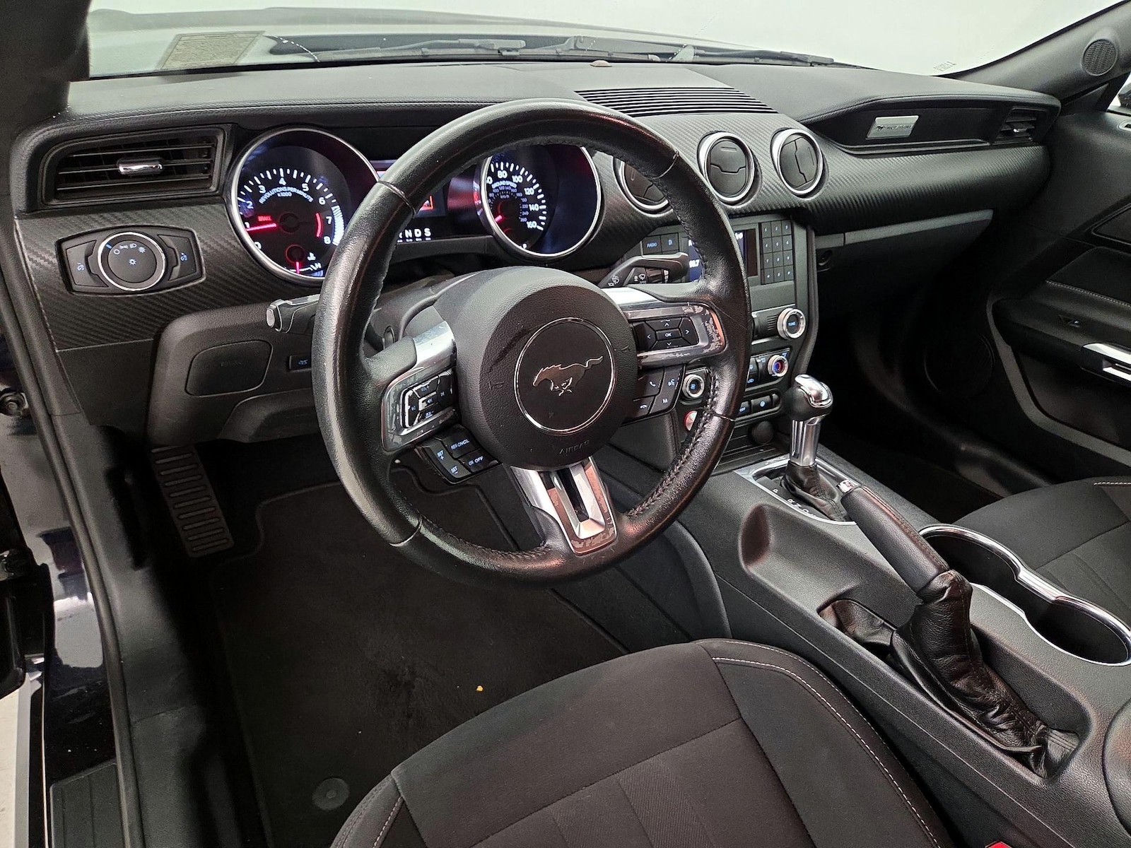 2021 Ford Mustang EcoBoost - Photo 10
