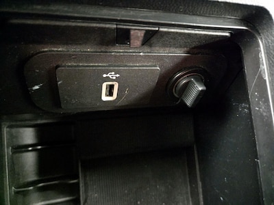 USB/AUX Ports