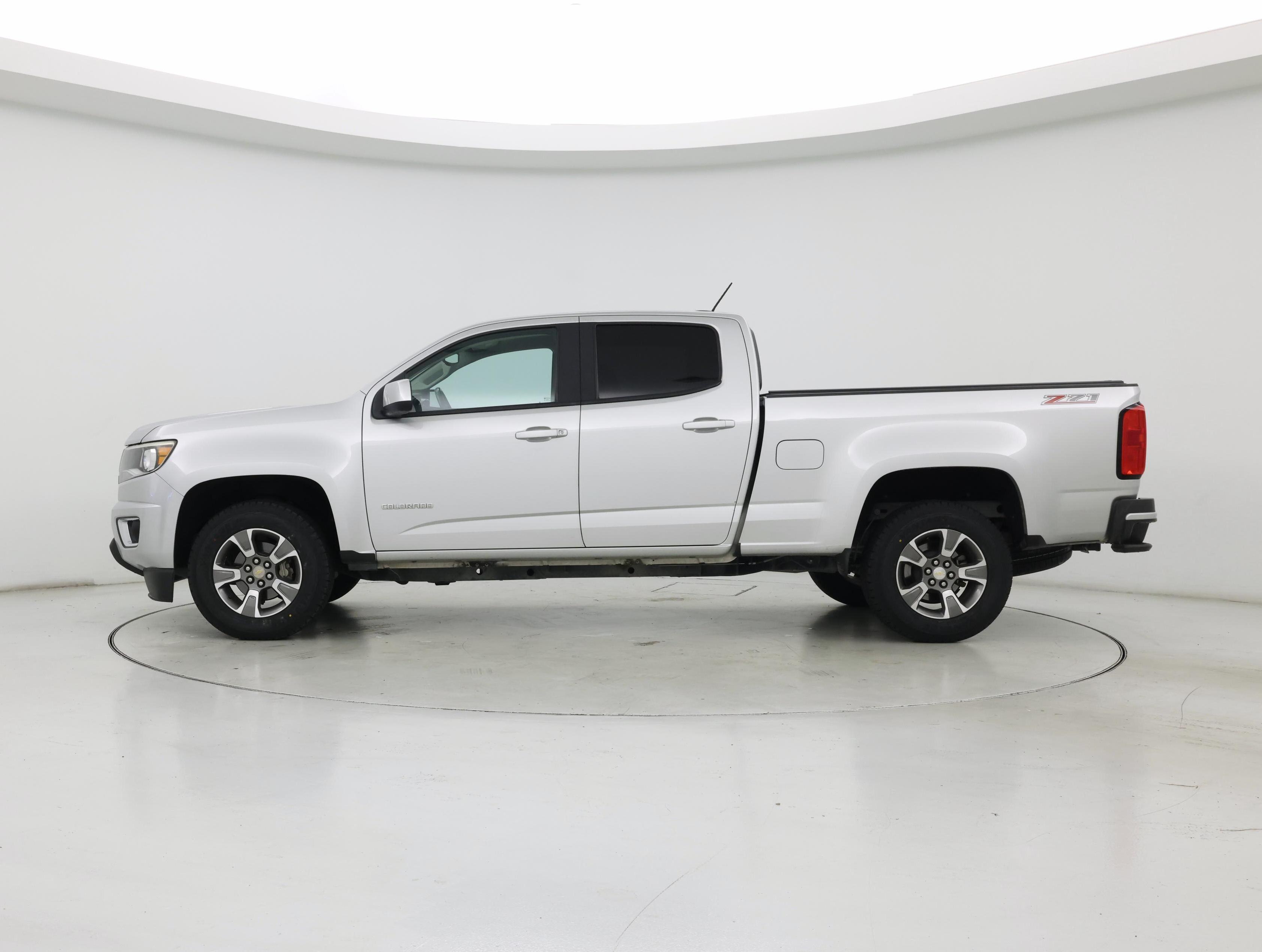 Thumbnail: 2017 Chevrolet Colorado - 3