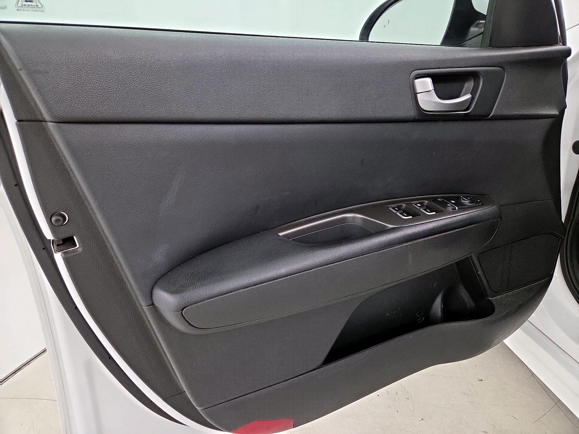 Thumbnail: 2019 Kia Optima - 12