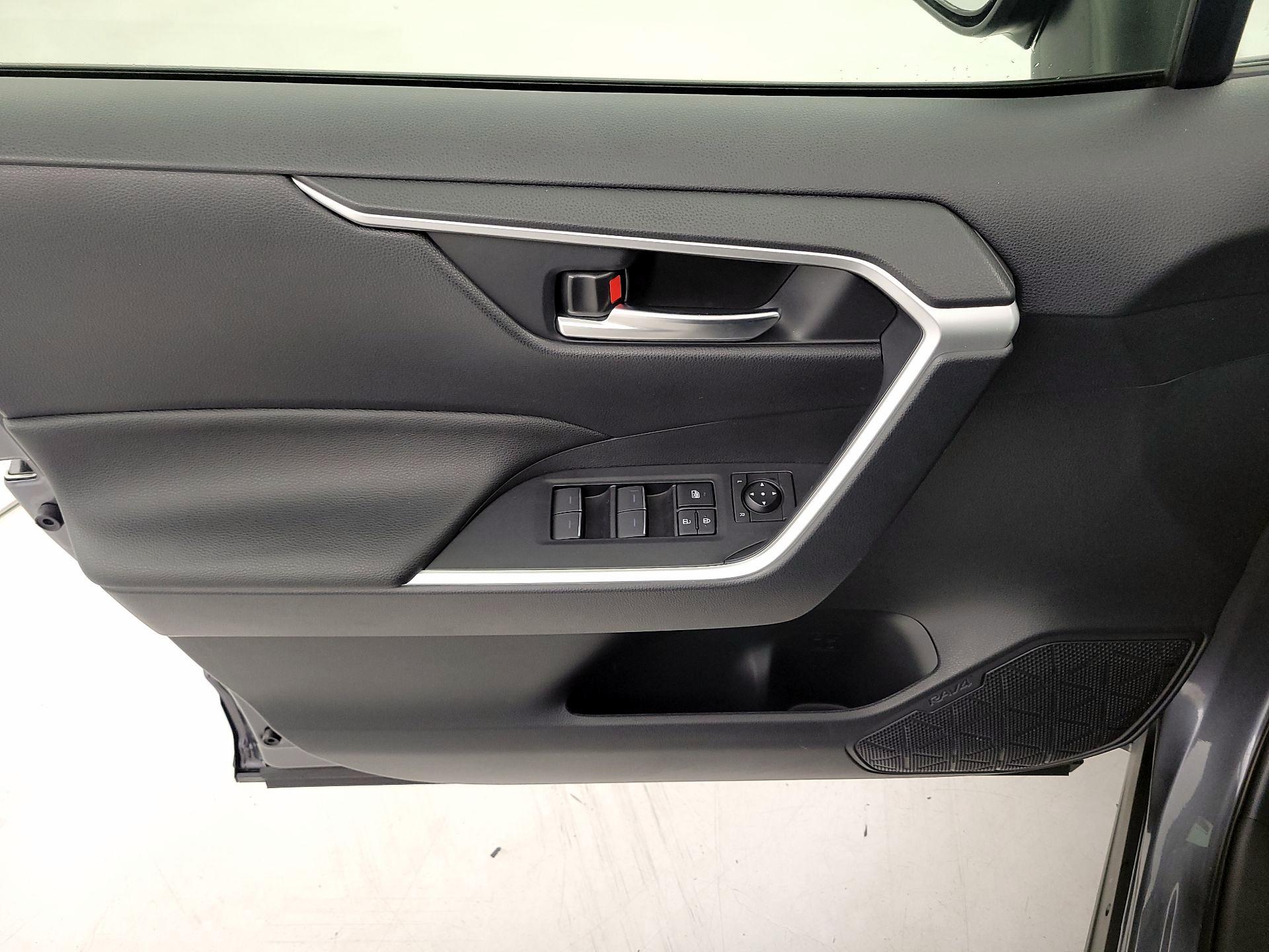 Thumbnail: 2025 Toyota RAV4 - 12