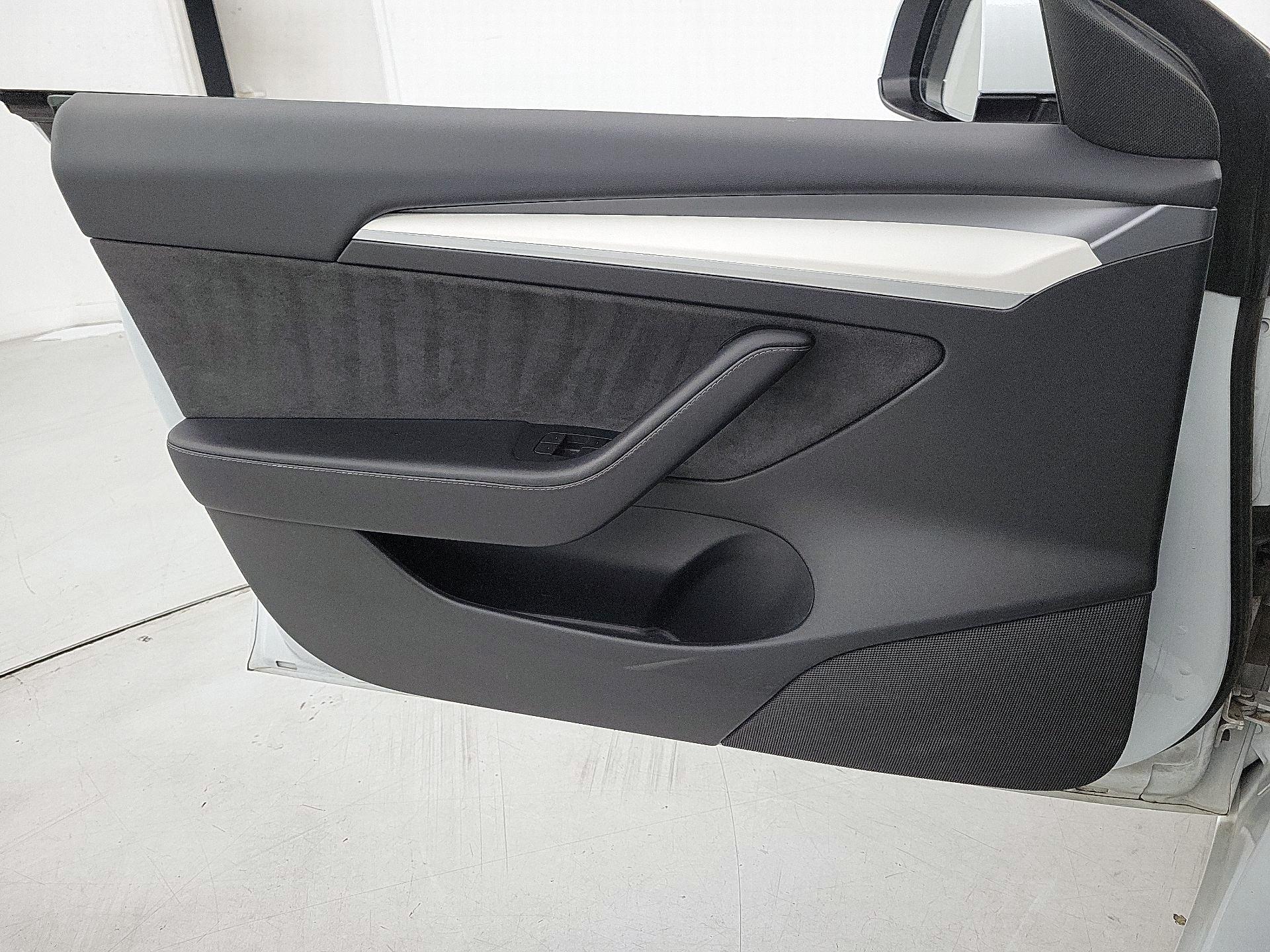 Thumbnail: 2023 Tesla Model 3 - 12