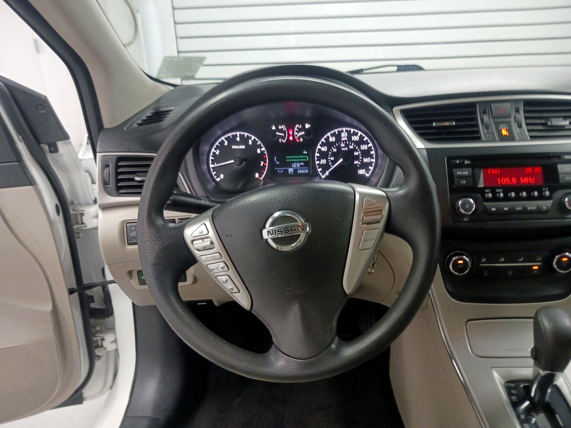 Thumbnail: 2015 Nissan Sentra - 10