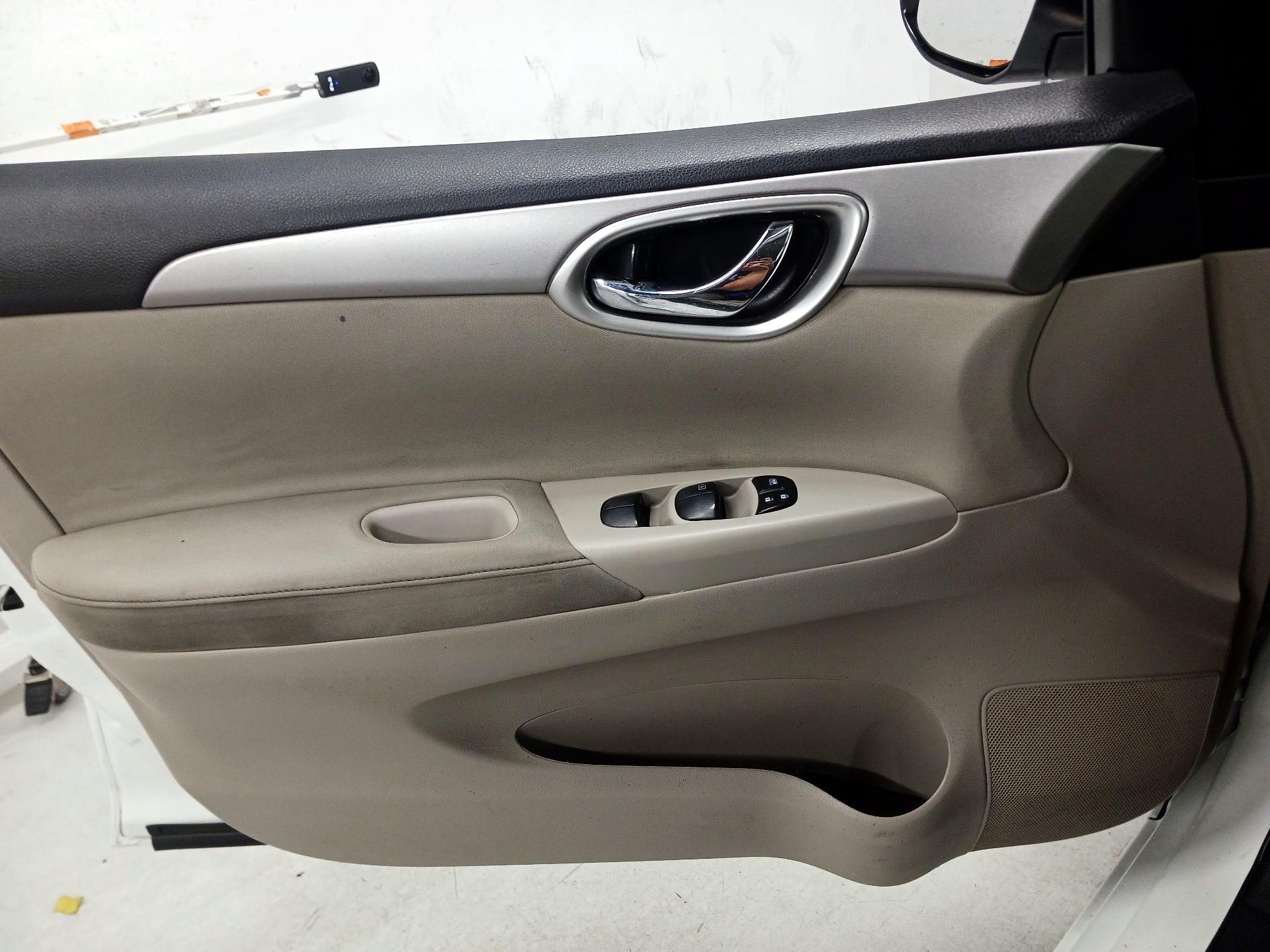Thumbnail: 2015 Nissan Sentra - 12