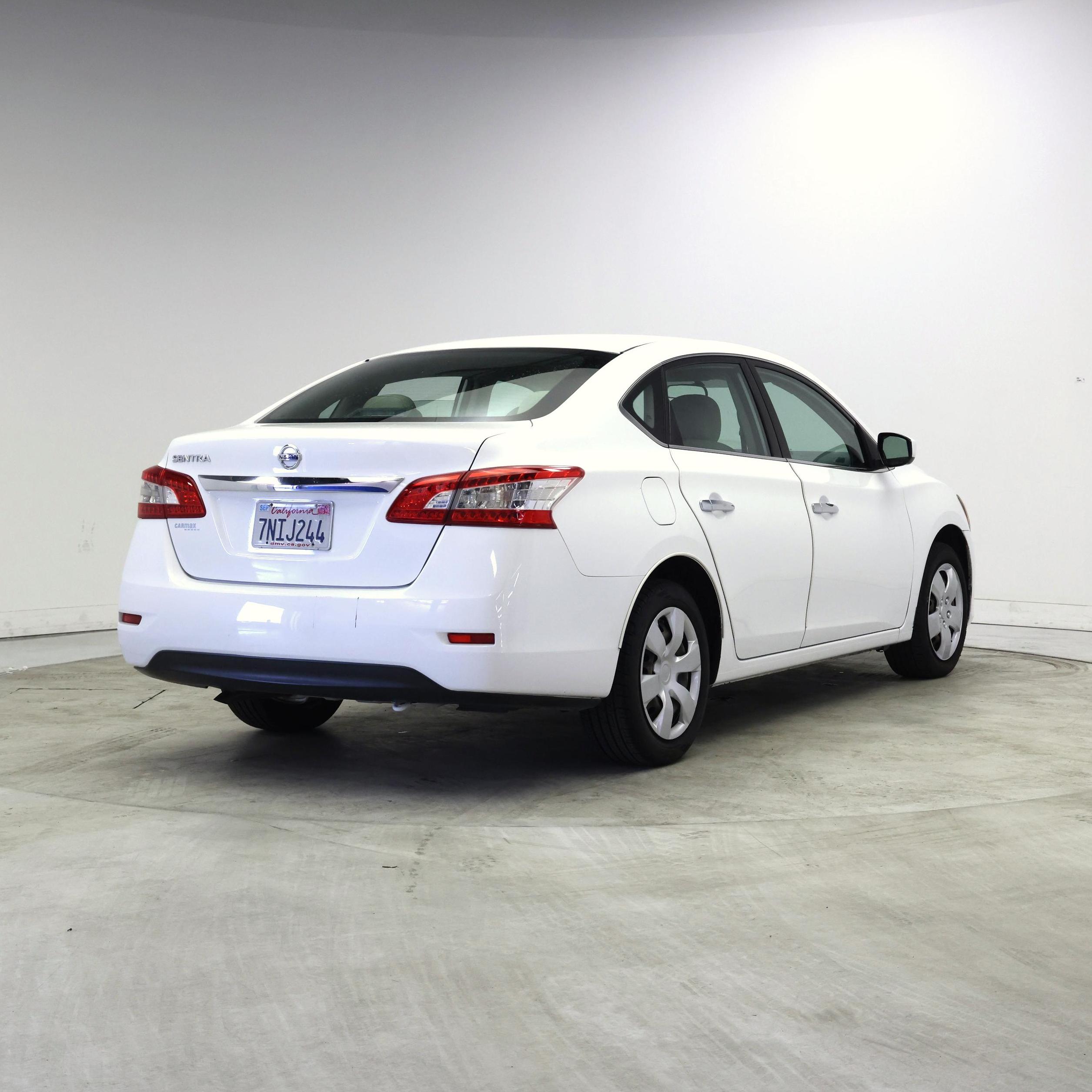 Thumbnail: 2015 Nissan Sentra - 8