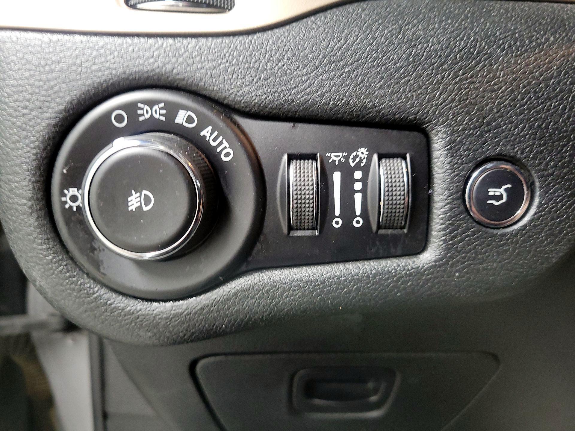 Thumbnail: 2015 Jeep Cherokee - 13