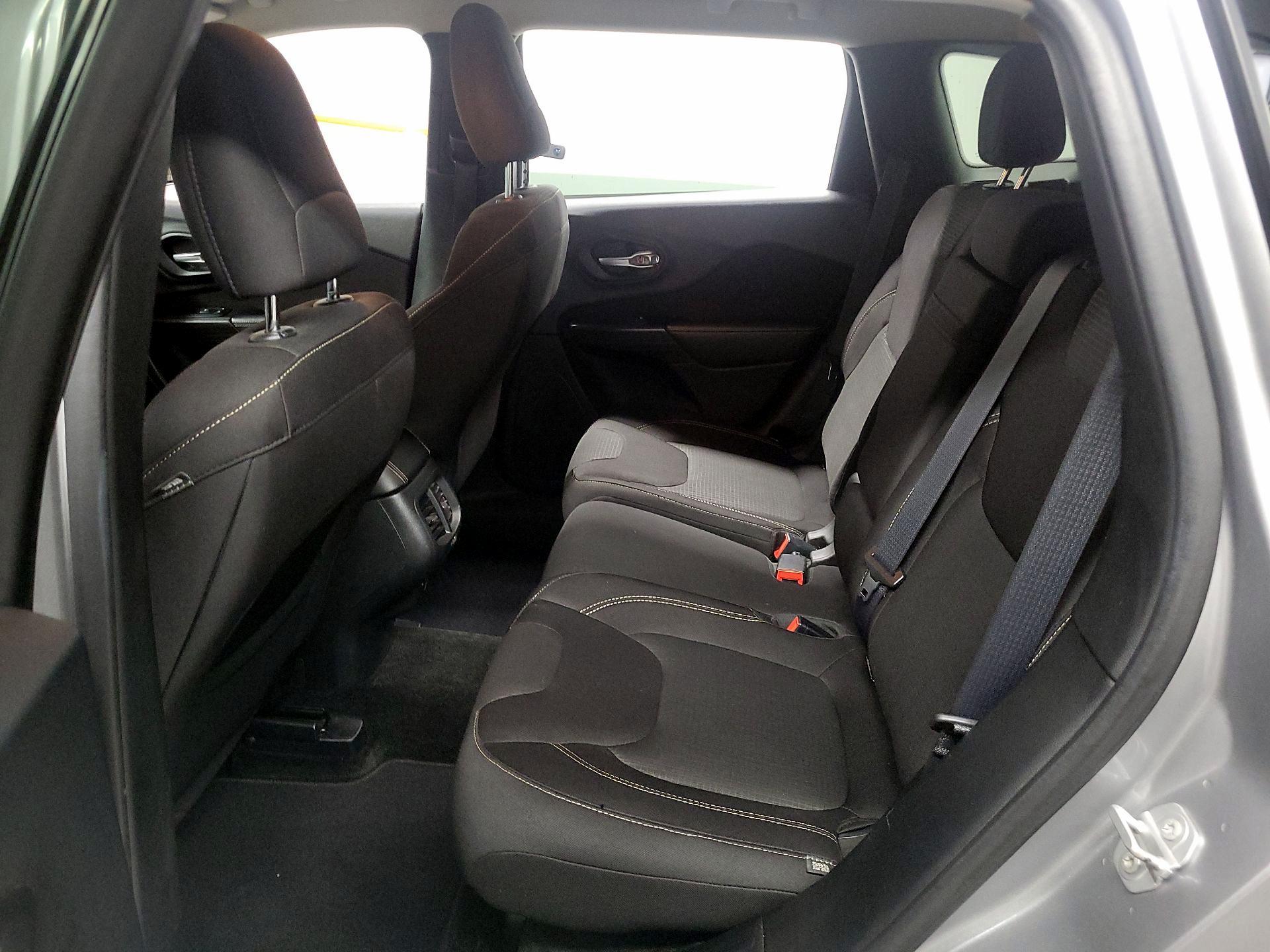 Thumbnail: 2015 Jeep Cherokee - 19