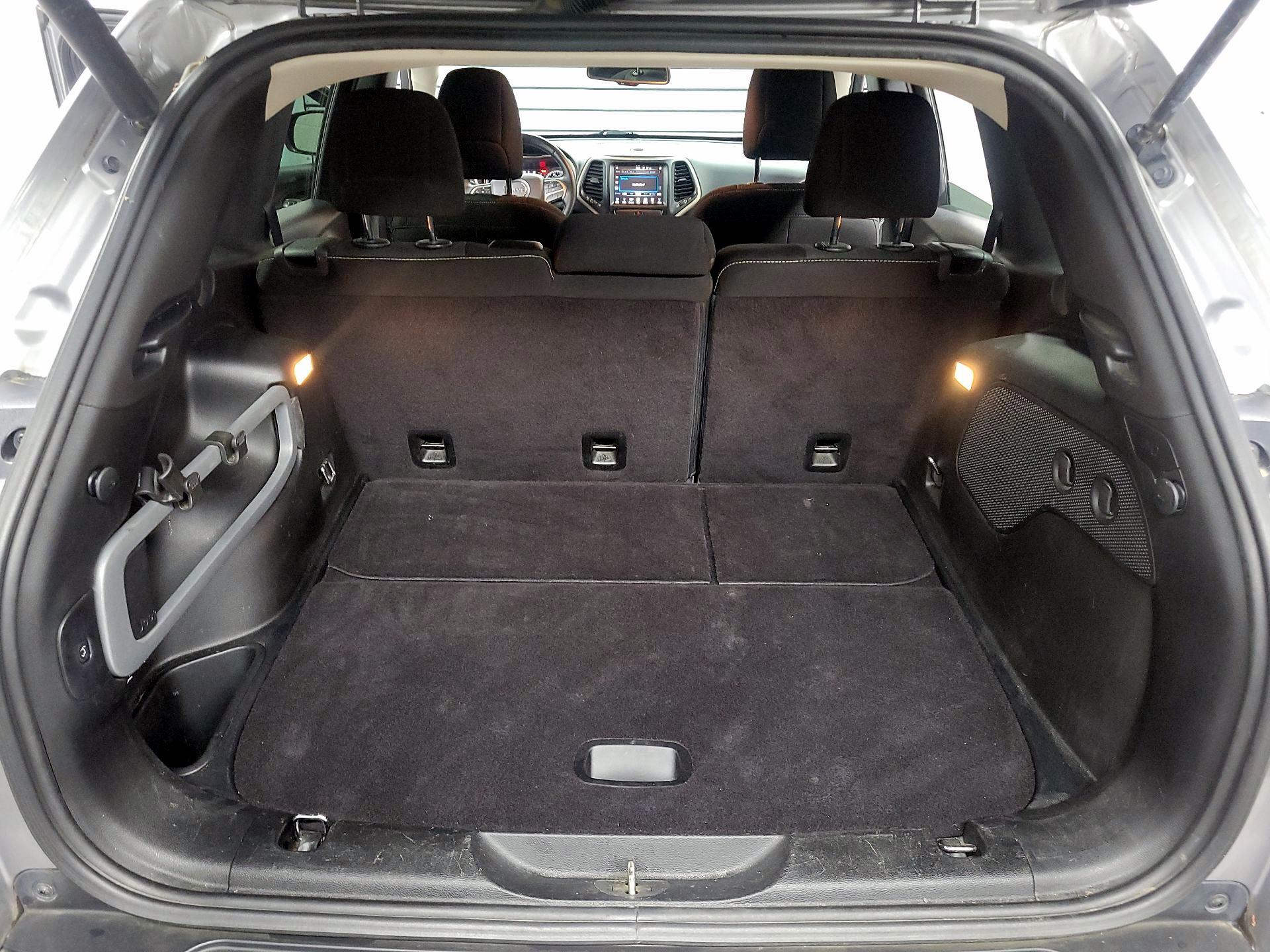 Thumbnail: 2015 Jeep Cherokee - 20