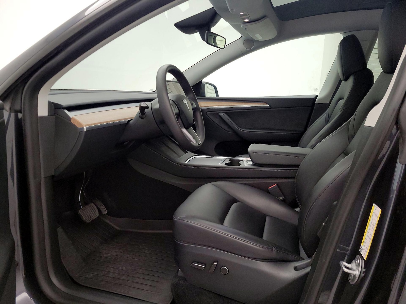 2024 Tesla Model Y Long Range - Photo 12